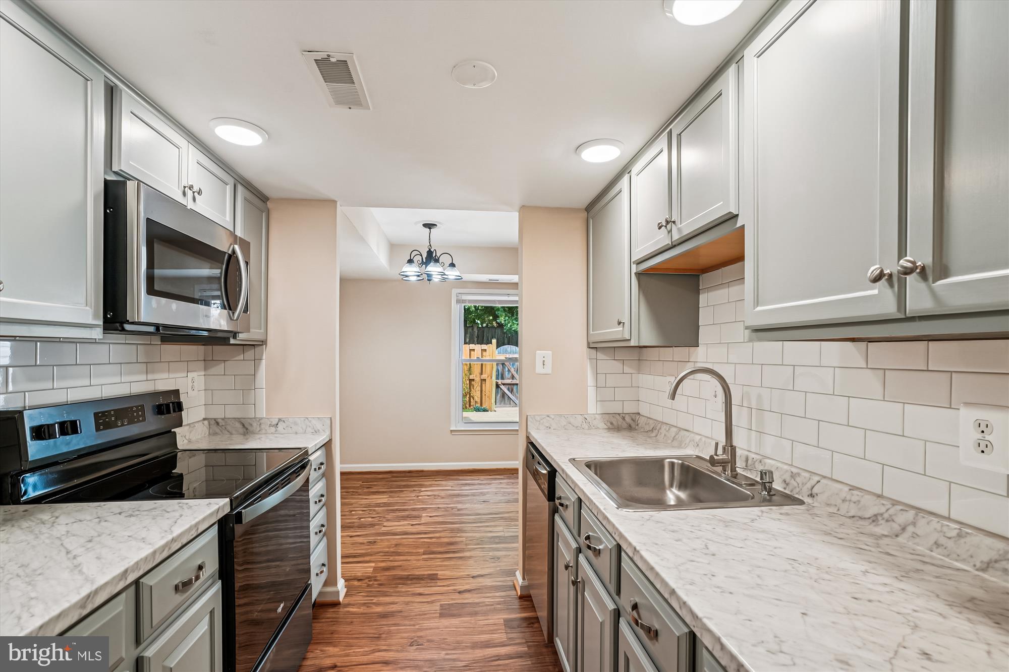 PORT O DUMFRIES - Residential Lease