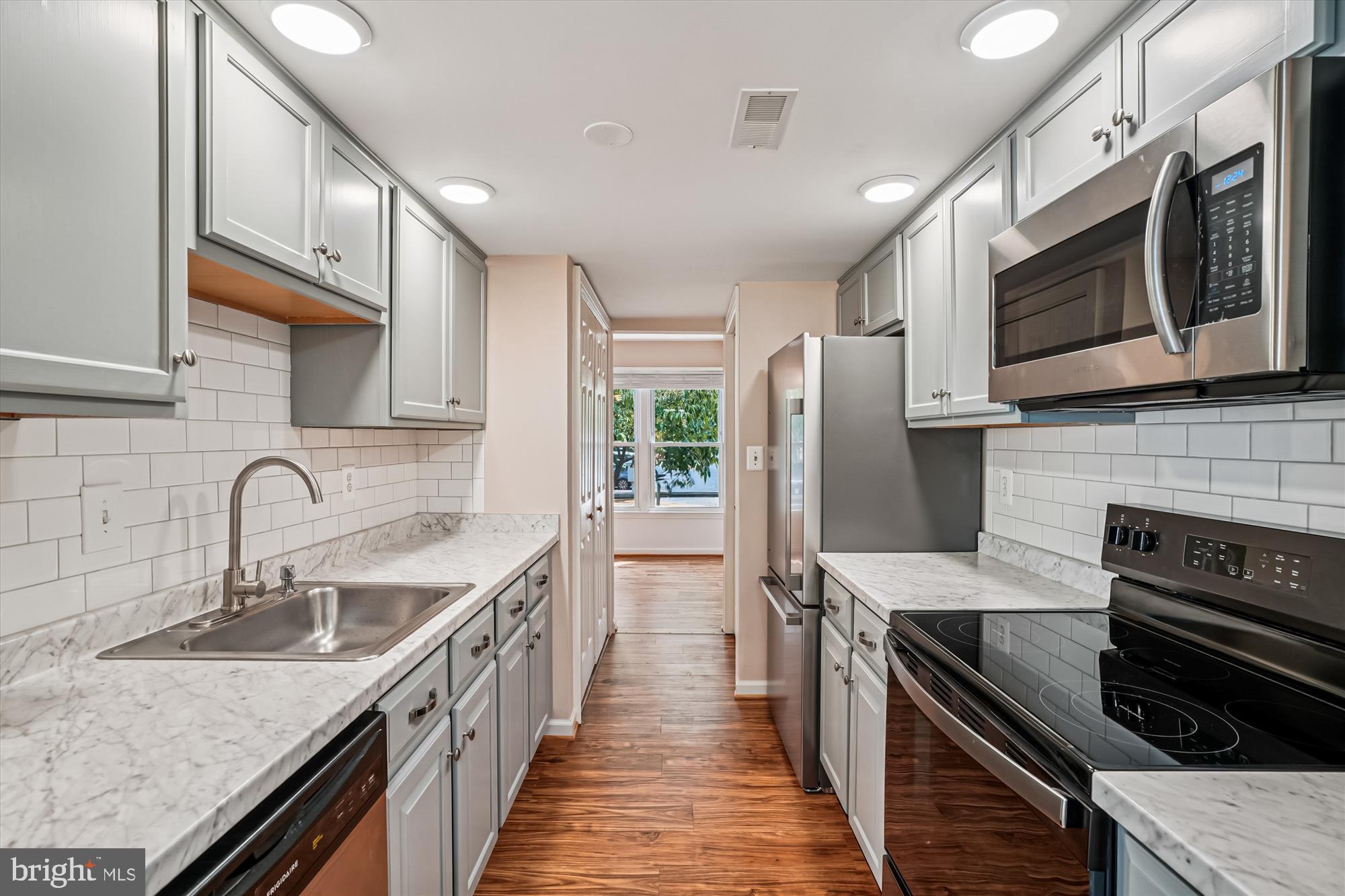 PORT O DUMFRIES - Residential Lease