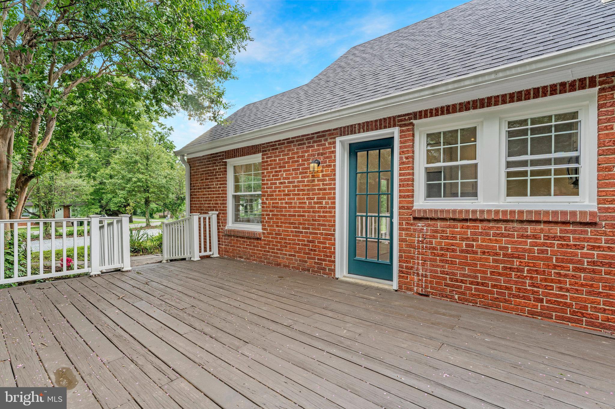 FAIRFAX ACRES - Residential