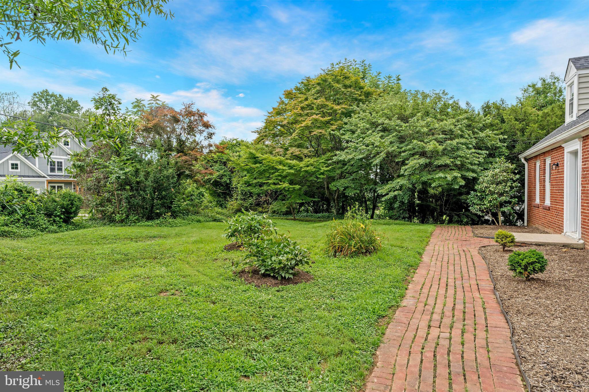 FAIRFAX ACRES - Residential