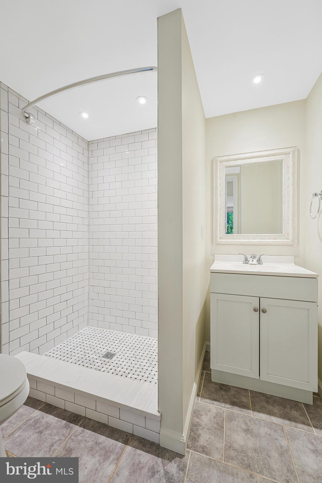 FAIRFAX ACRES - Residential