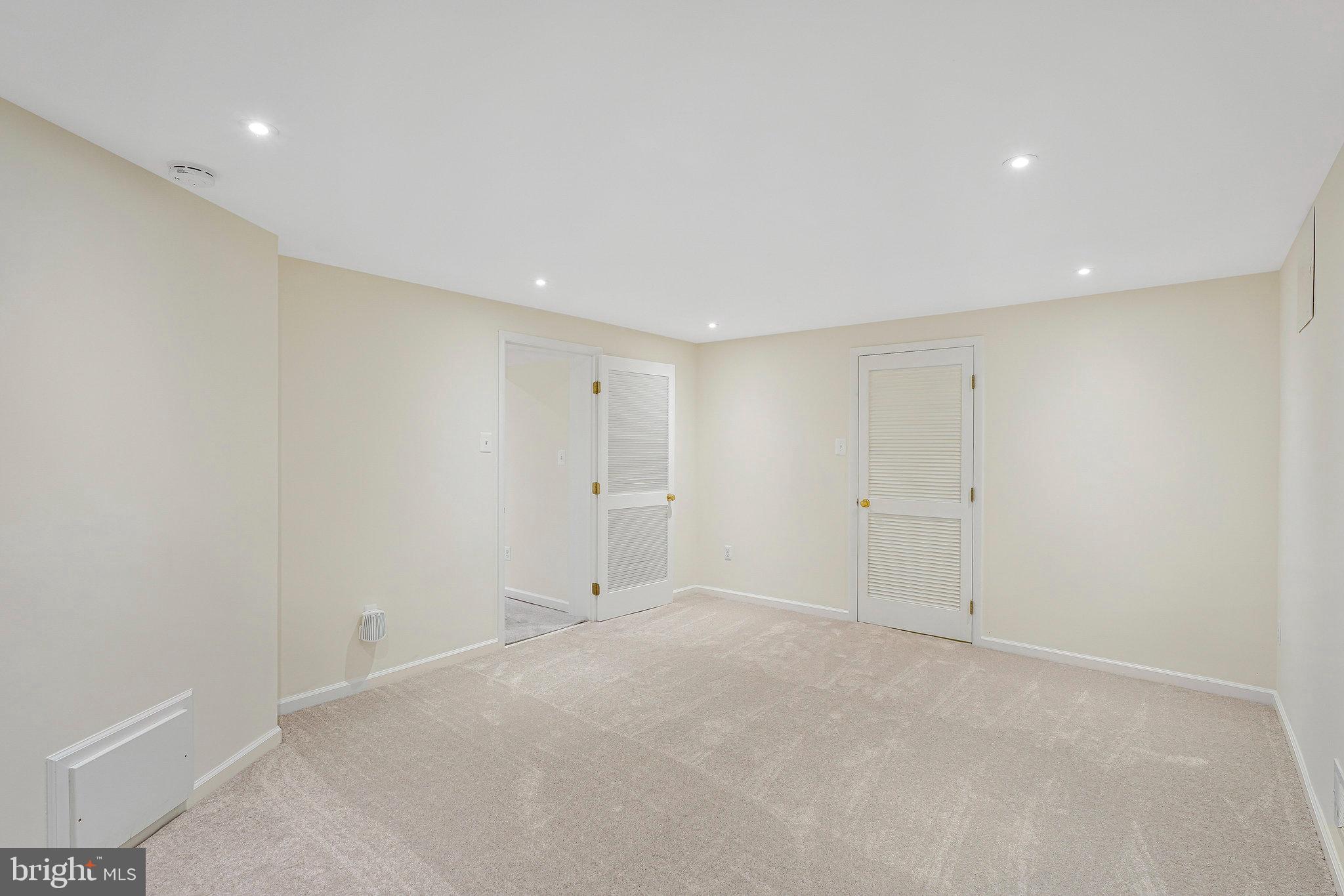 FAIRFAX ACRES - Residential