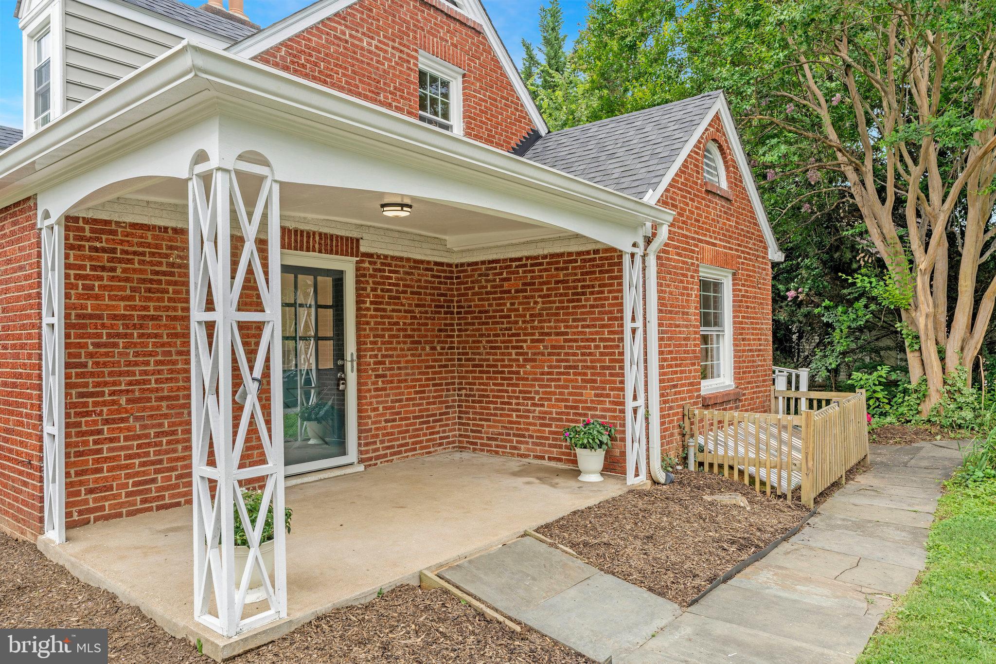 FAIRFAX ACRES - Residential