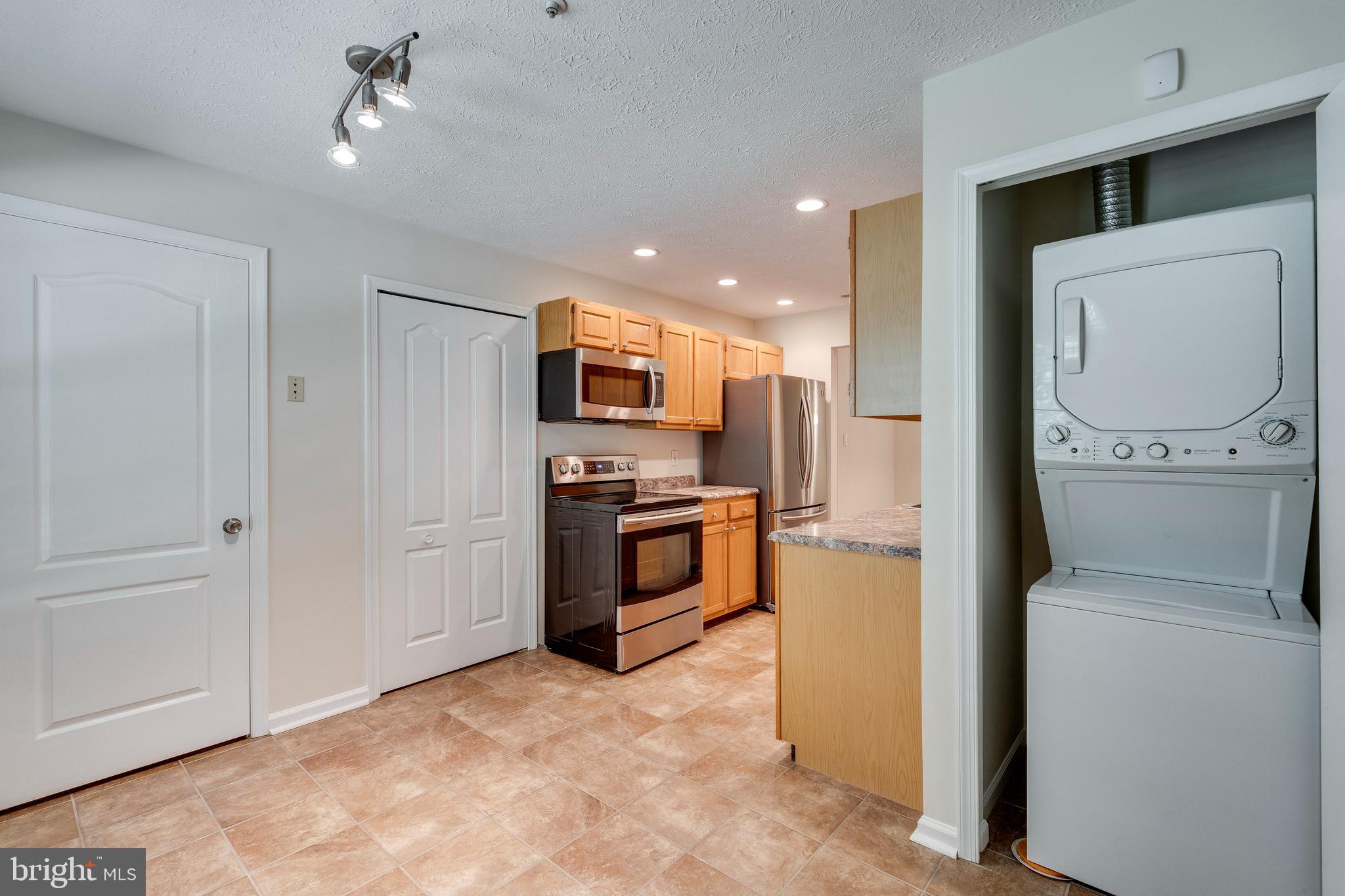 GLENSFORD CONDO - Residential Lease