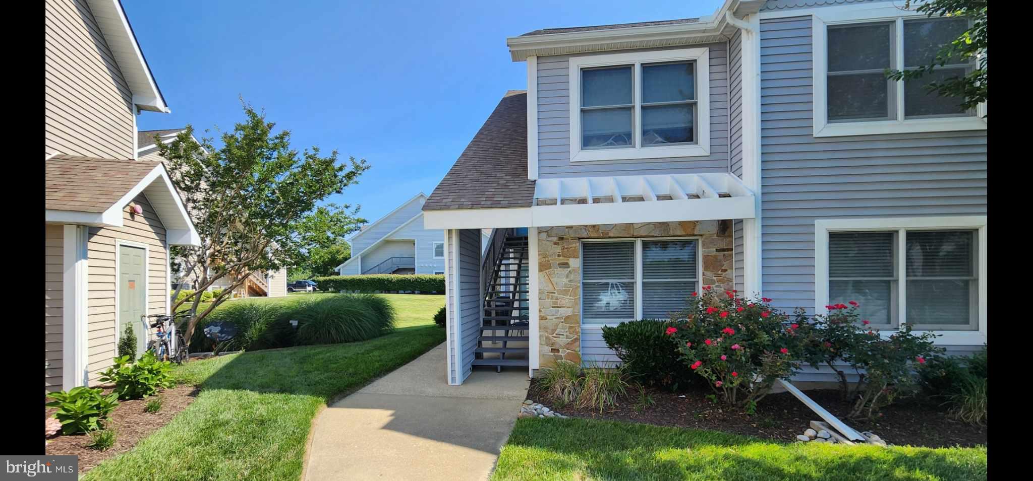 This practically perfect main level Bayside 2 BR/2BA condo is the perfect spot for those who don't wish to climb stairs to come and go! There is a lovely water feature to enjoy when sitting out on the private porch, and lots of green open space at your doorstep. Inside, the warm wood floors grace the open floorplan. Switch on the propane corner fire place on chilly evenings. The main bedroom has an ensuite bath with heated floors!) and is generously sized to accommodate large furniture pieces. Heated floors in the kitchen too! Enjoy the community club house and pool. Affordable luxury on Kent Island doesn't get any better than this!