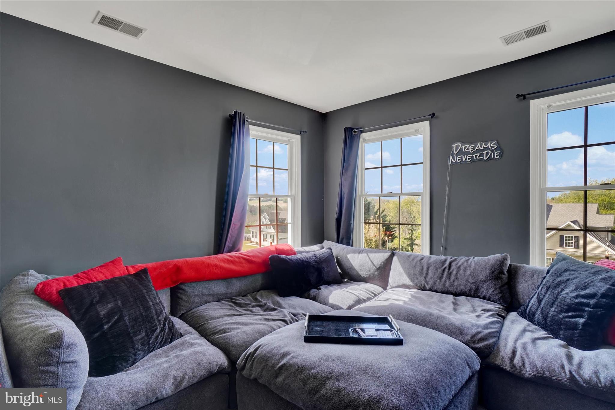 COLONIAL MEADOWS - Residential