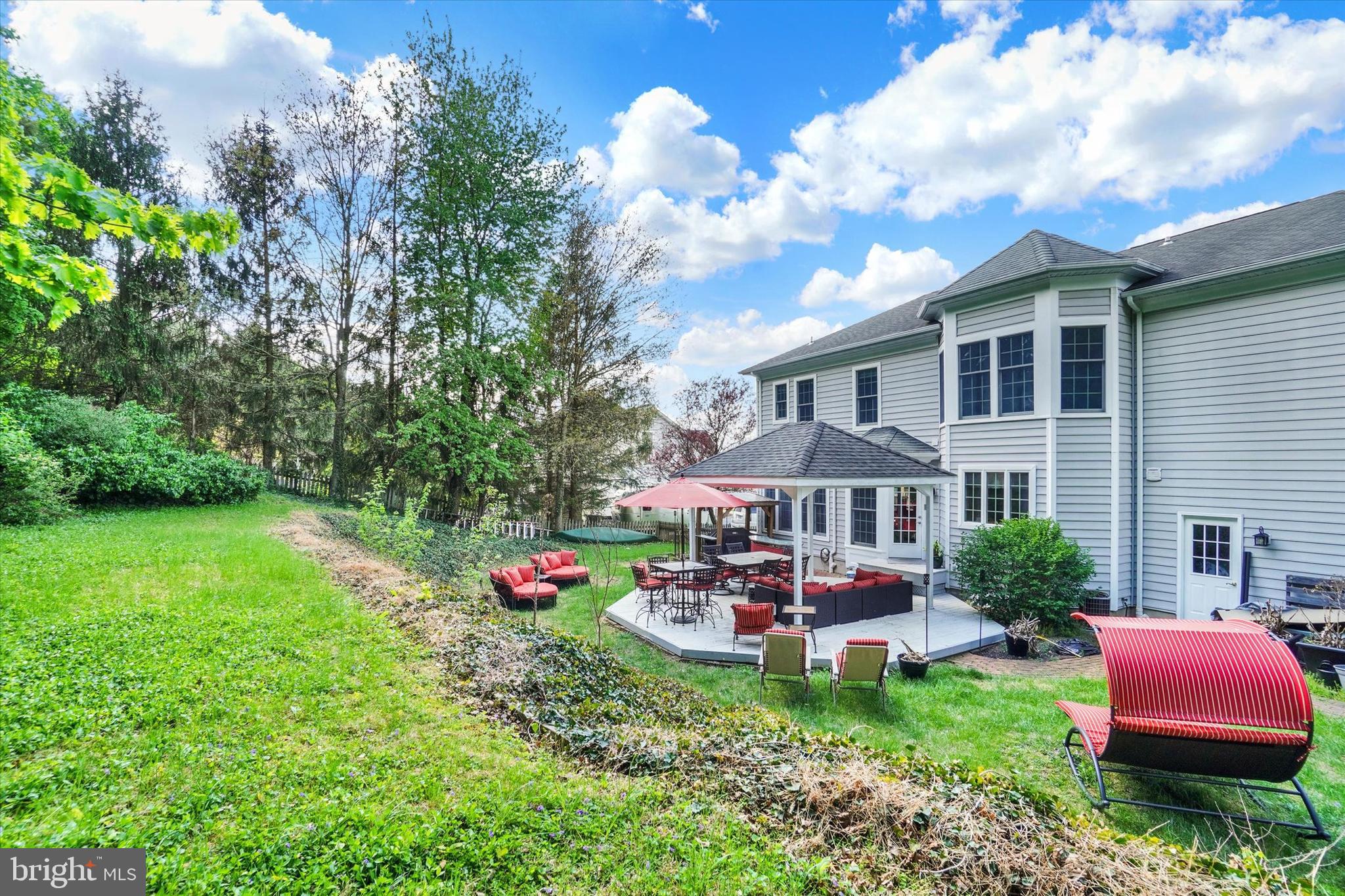 COLONIAL MEADOWS - Residential
