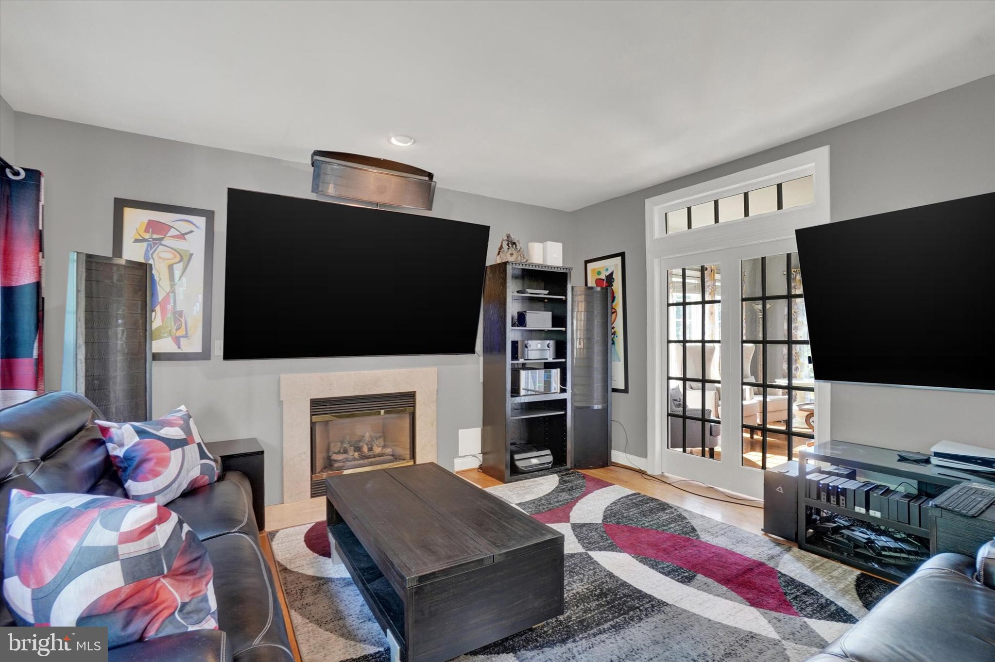COLONIAL MEADOWS - Residential