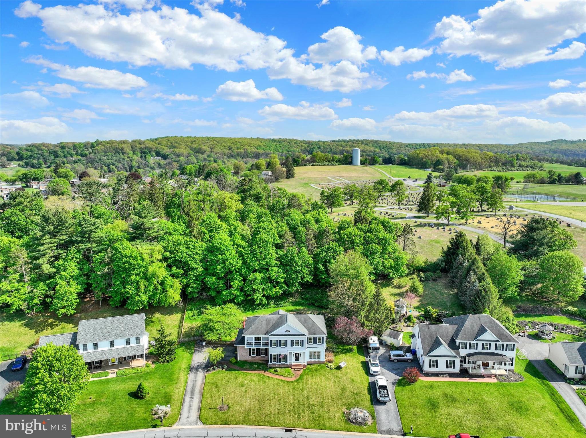 COLONIAL MEADOWS - Residential