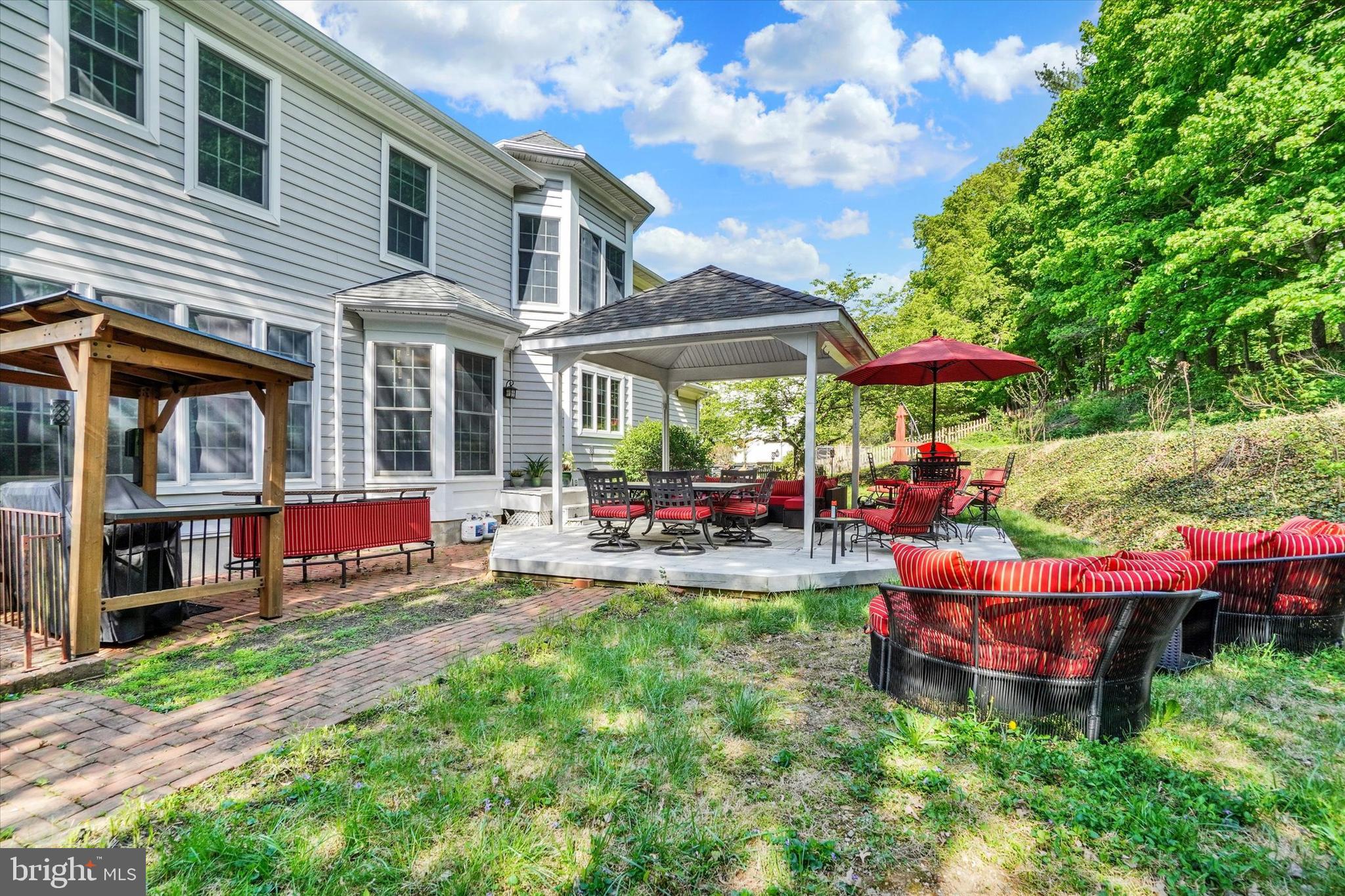 COLONIAL MEADOWS - Residential