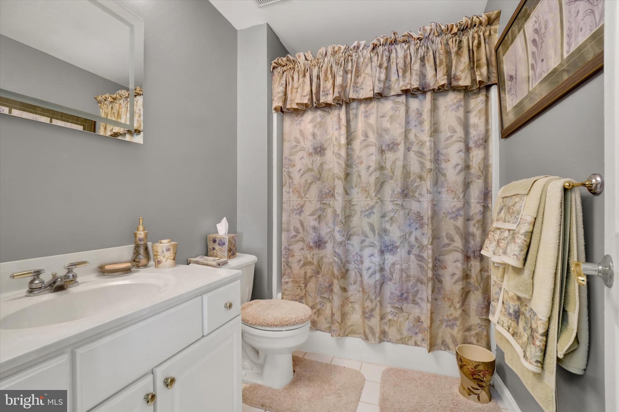COLONIAL MEADOWS - Residential