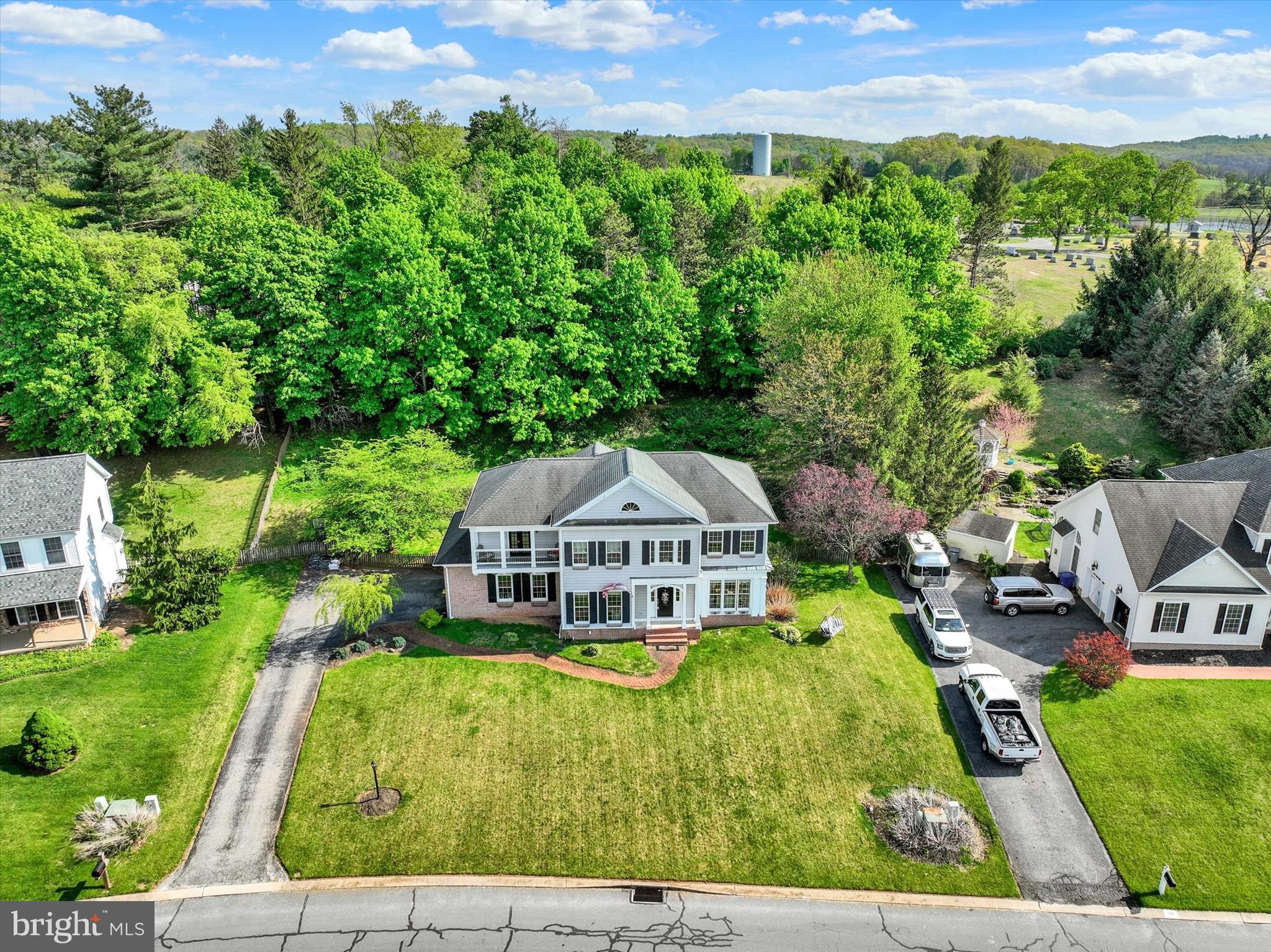 COLONIAL MEADOWS - Residential