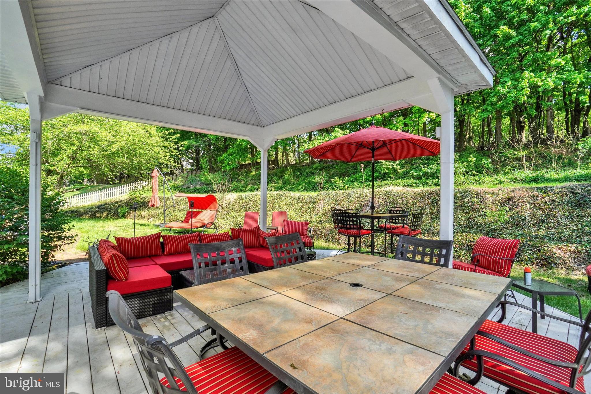 COLONIAL MEADOWS - Residential