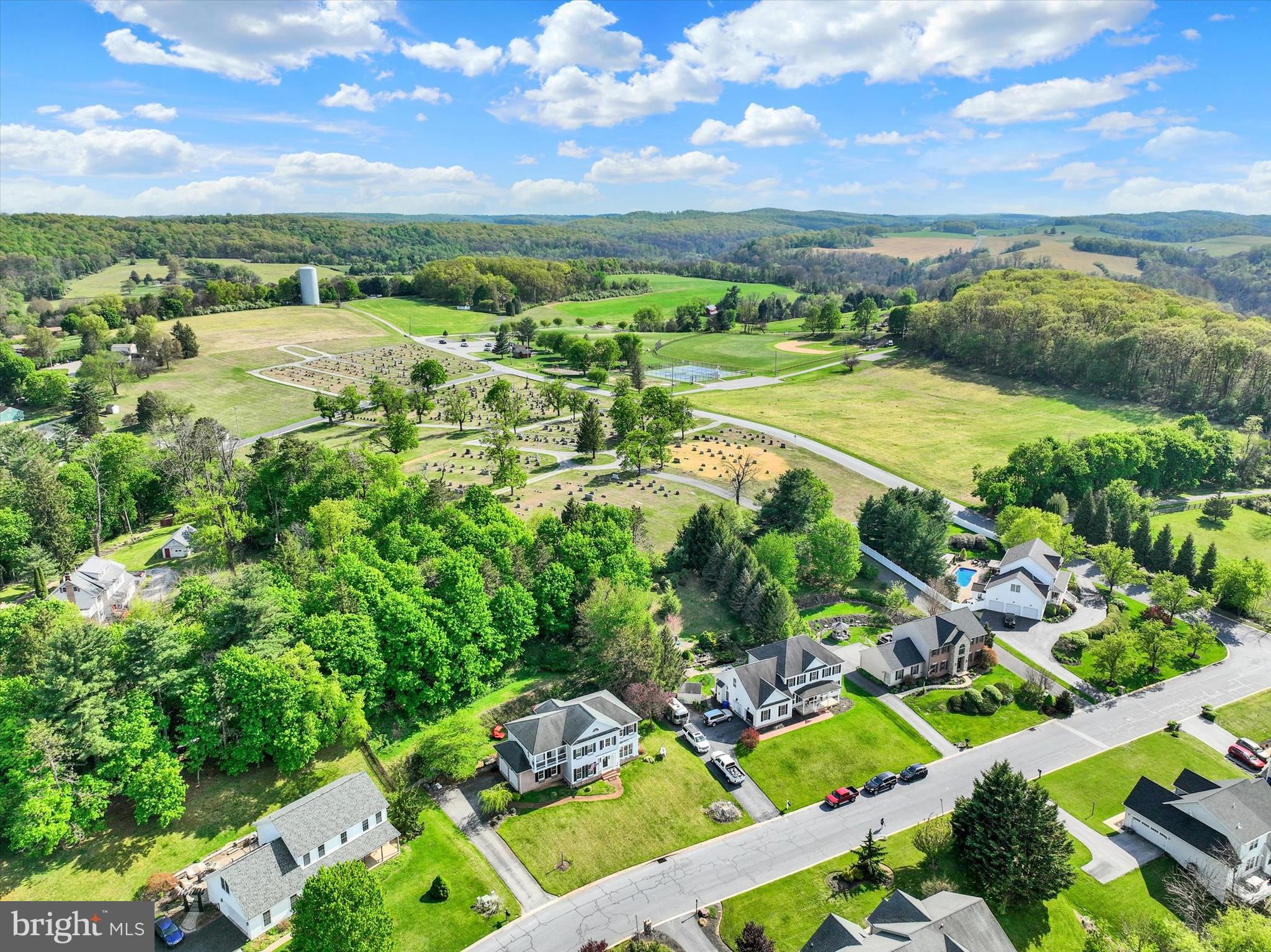 COLONIAL MEADOWS - Residential