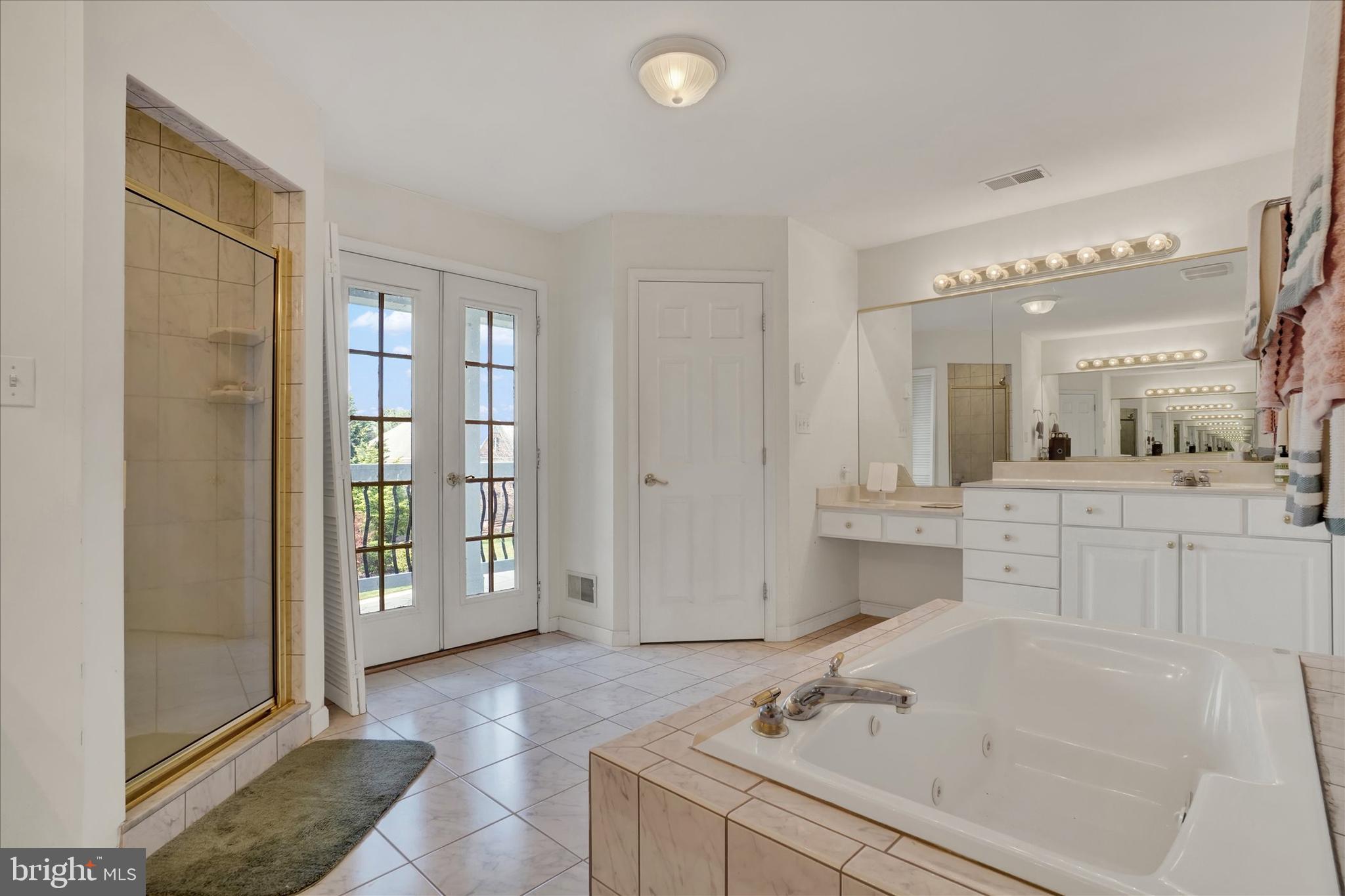 COLONIAL MEADOWS - Residential