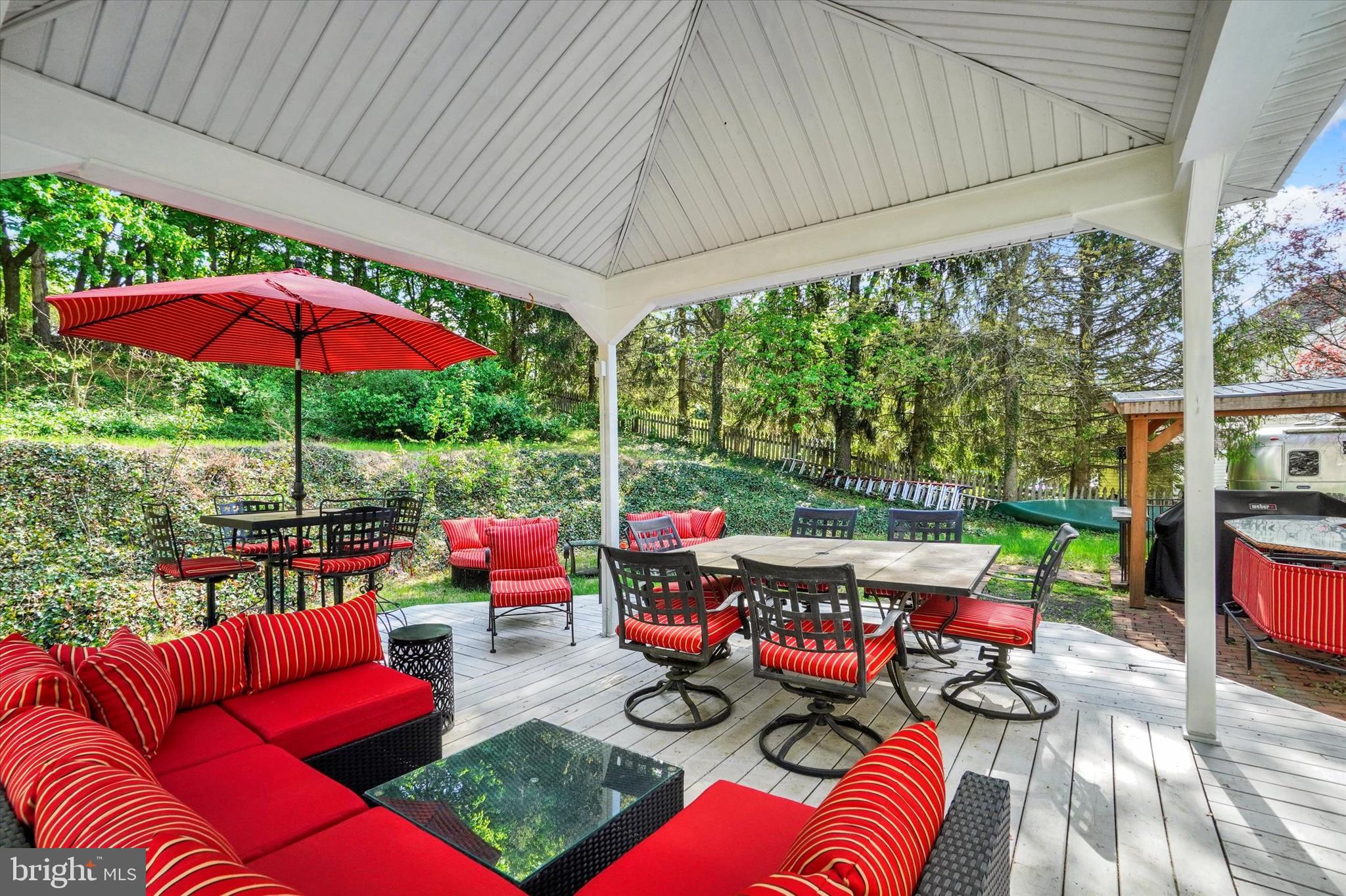 COLONIAL MEADOWS - Residential