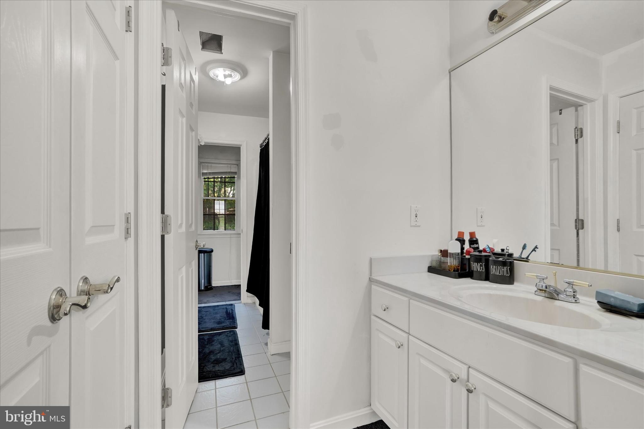 COLONIAL MEADOWS - Residential