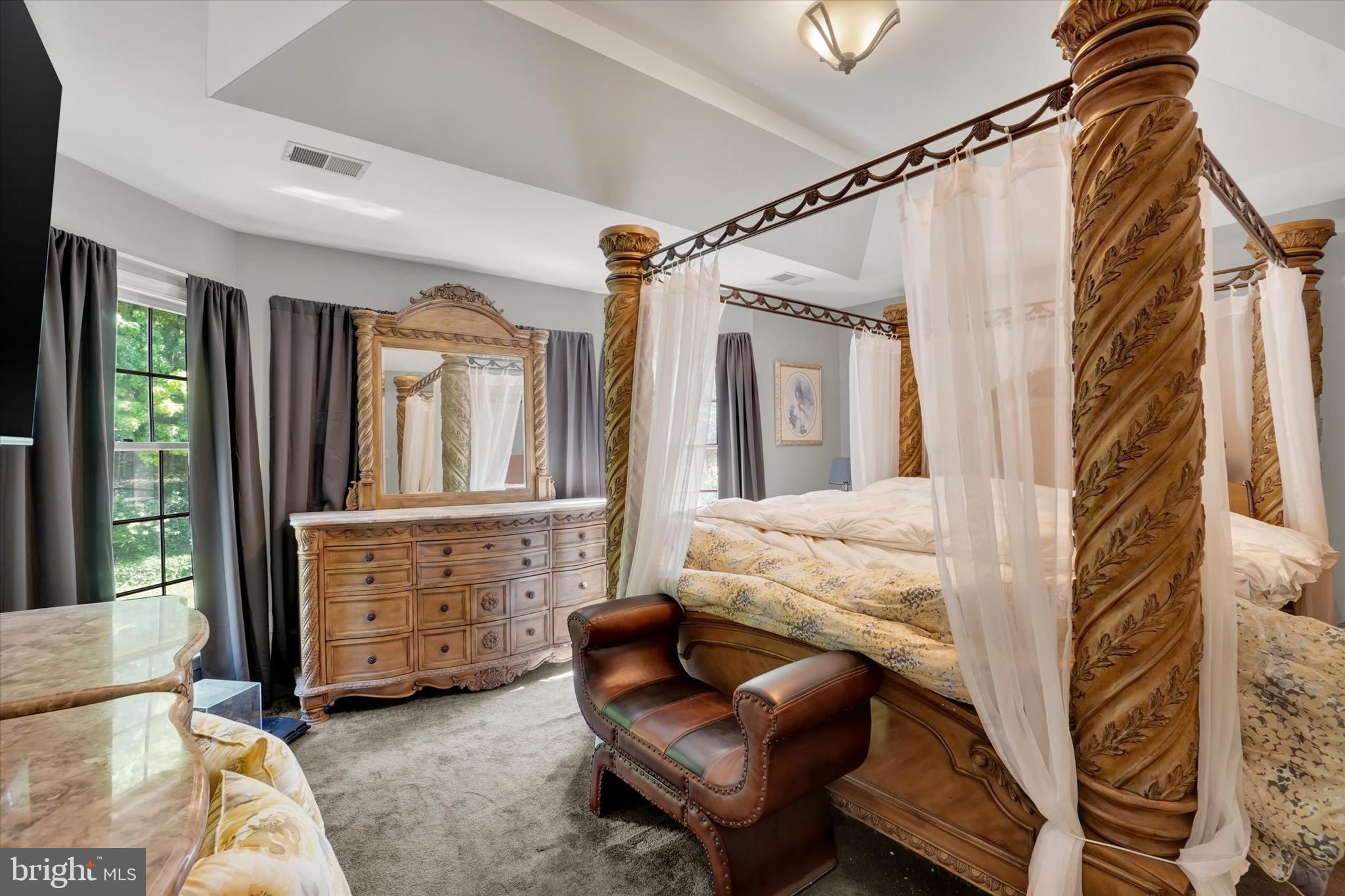 COLONIAL MEADOWS - Residential