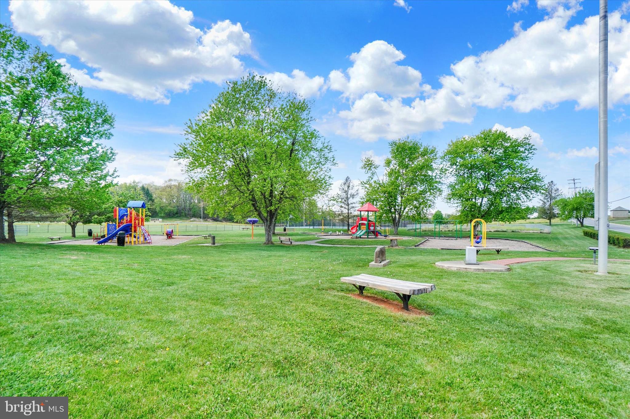 COLONIAL MEADOWS - Residential