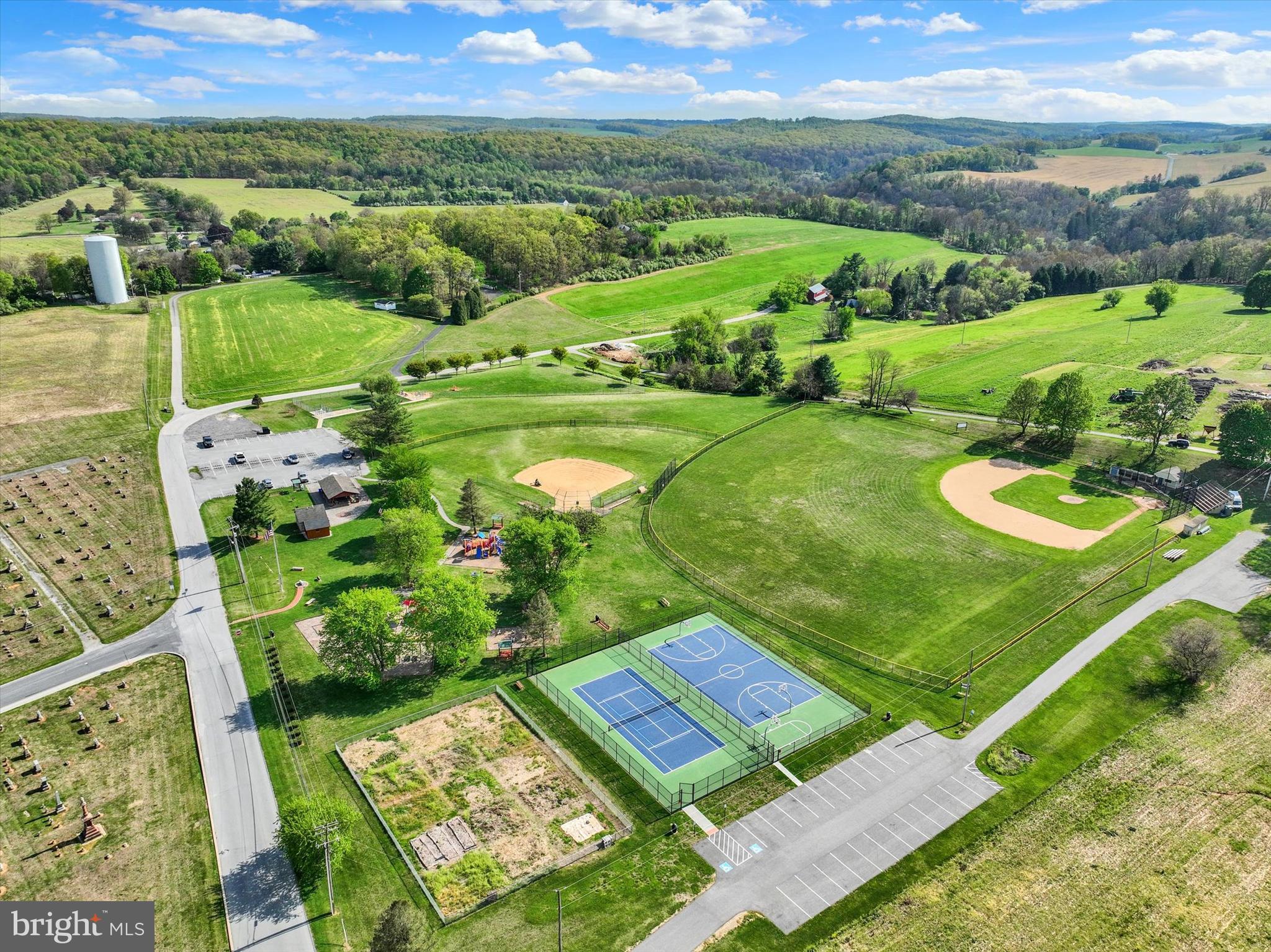 COLONIAL MEADOWS - Residential