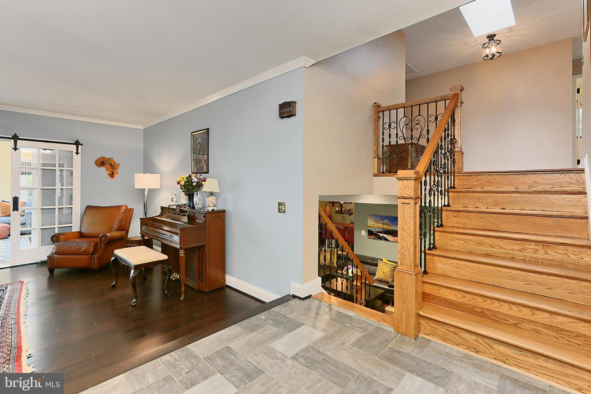 COUNTRY CLUB VIEW - Residential