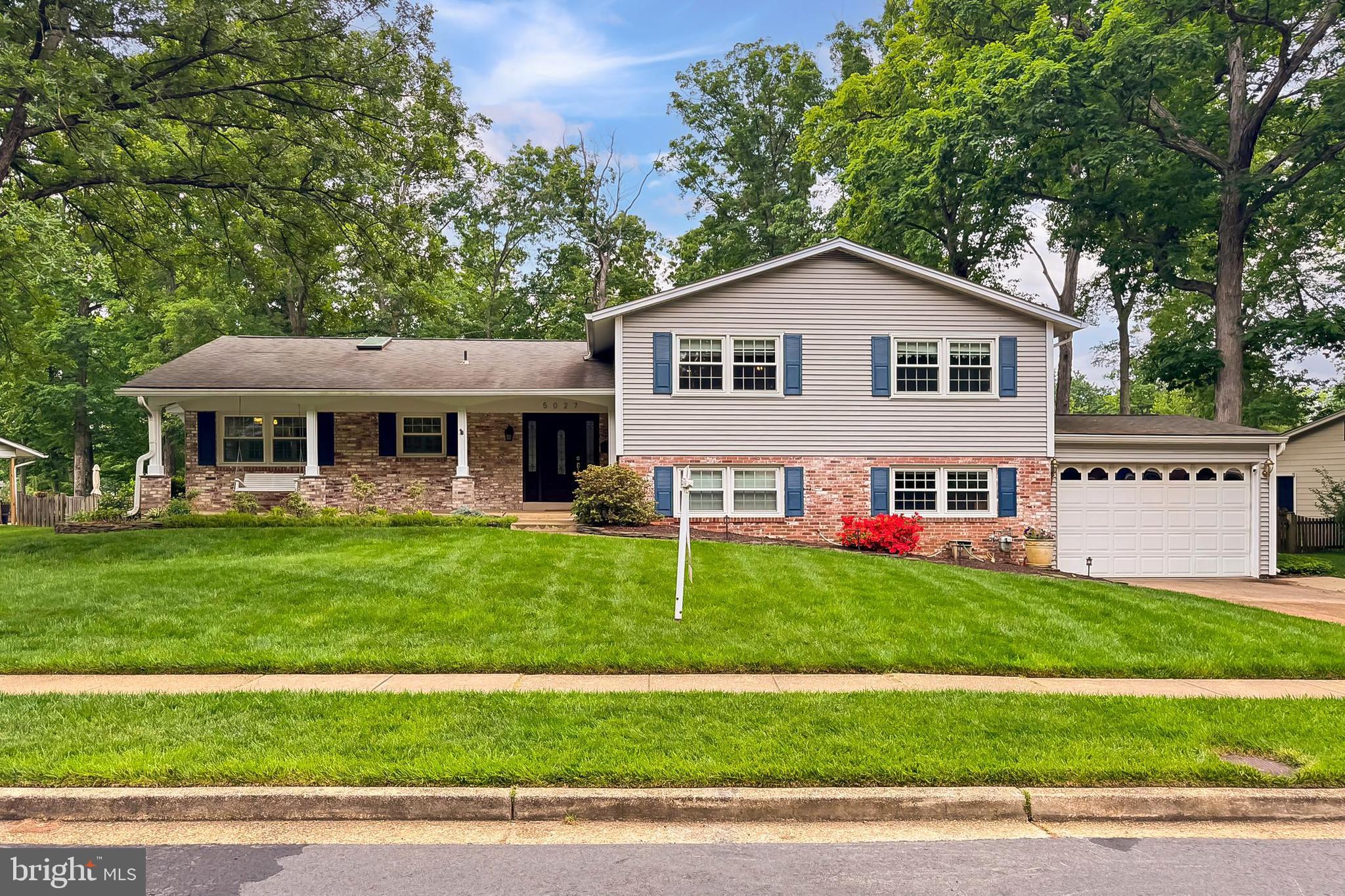 COUNTRY CLUB VIEW - Residential