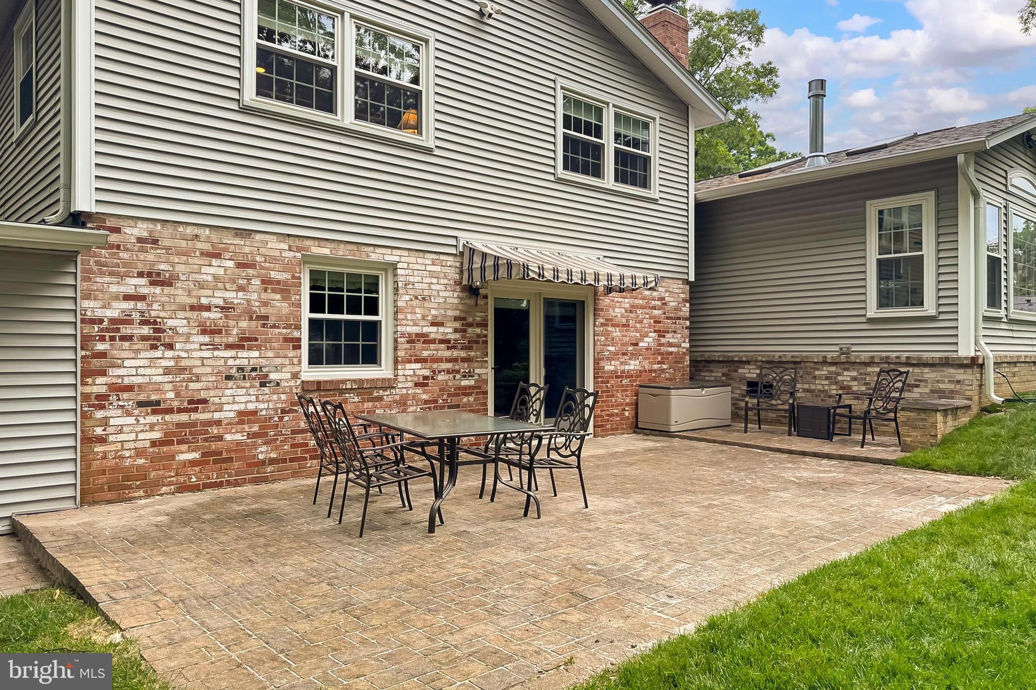 COUNTRY CLUB VIEW - Residential