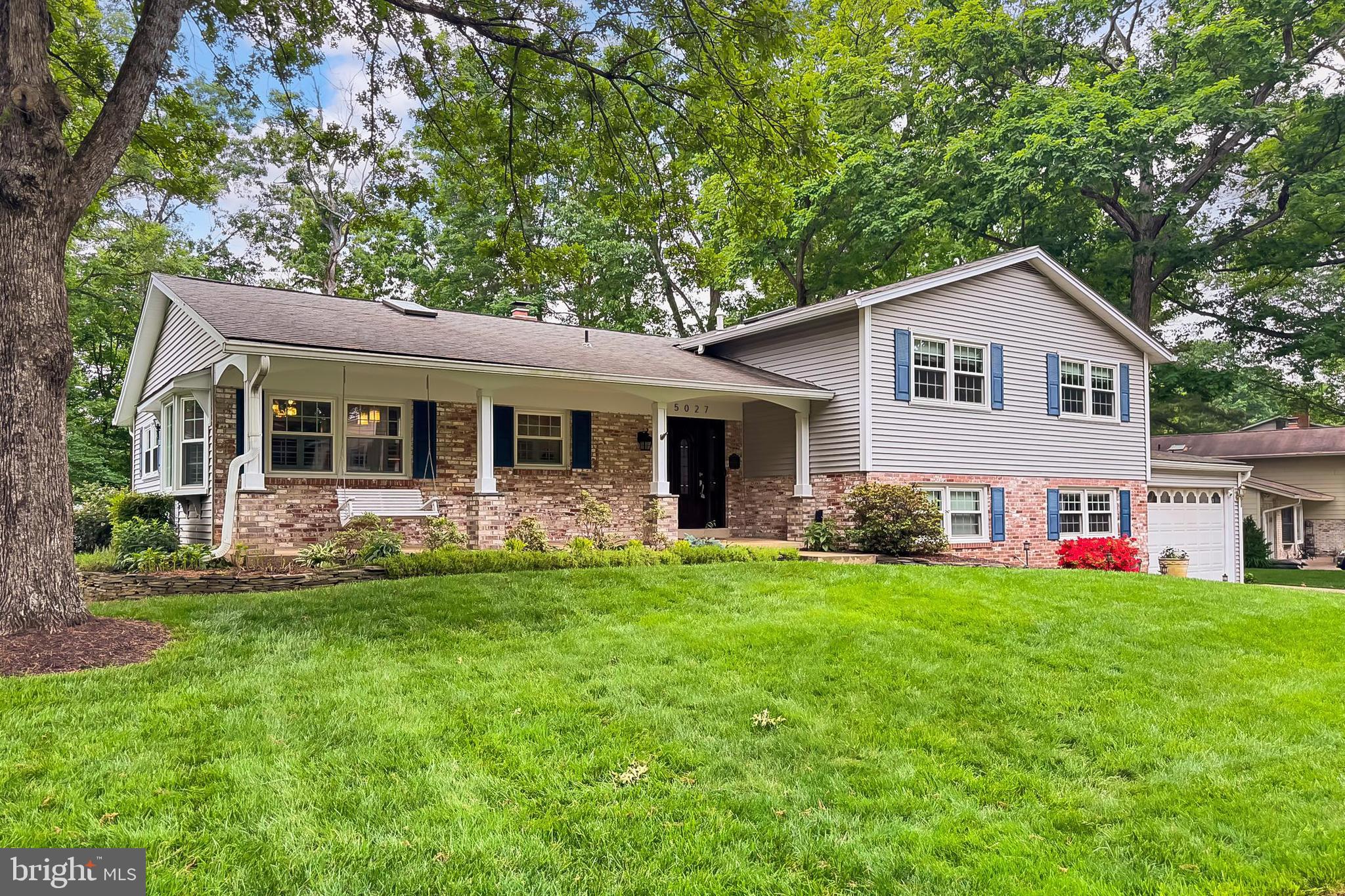 COUNTRY CLUB VIEW - Residential