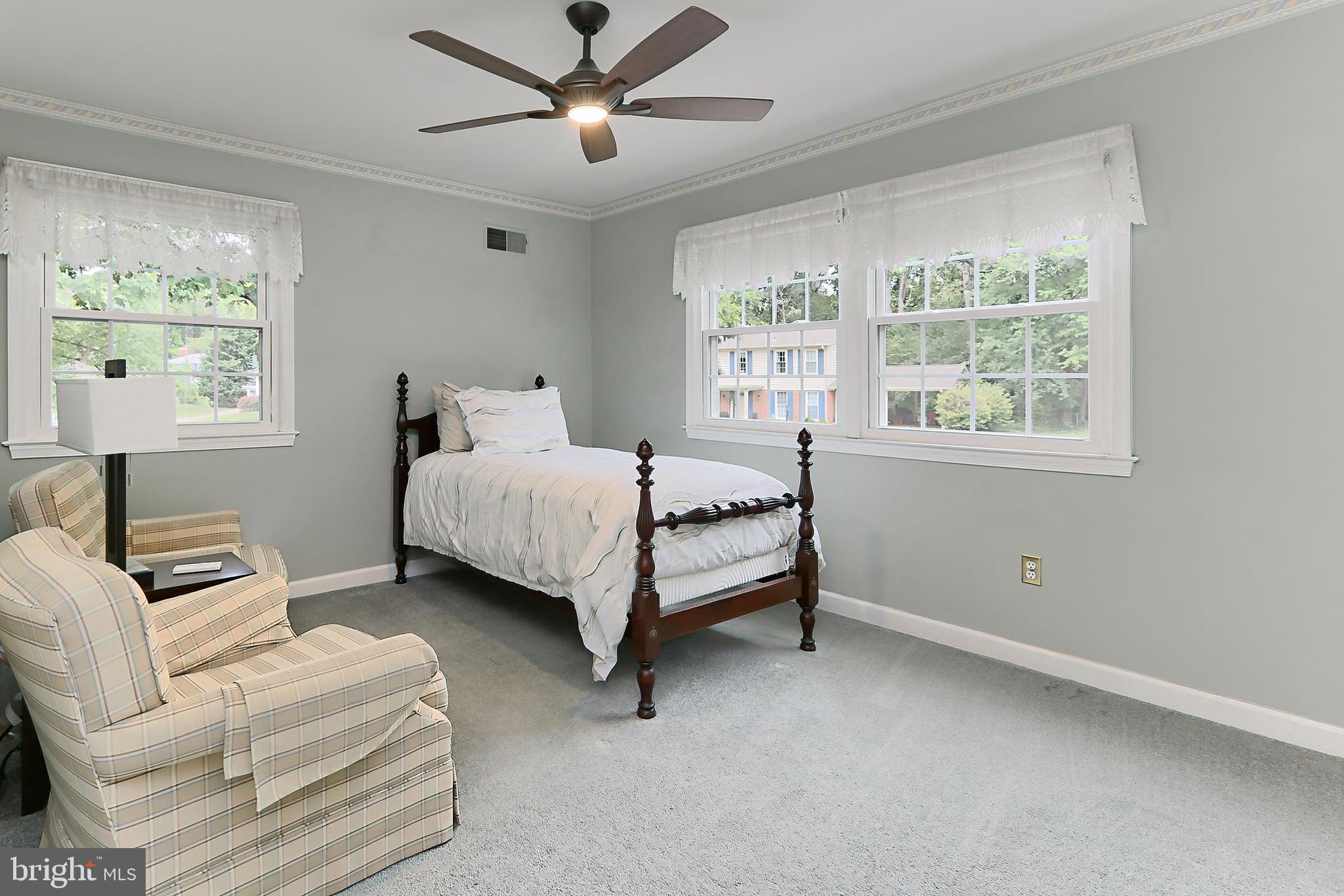 COUNTRY CLUB VIEW - Residential