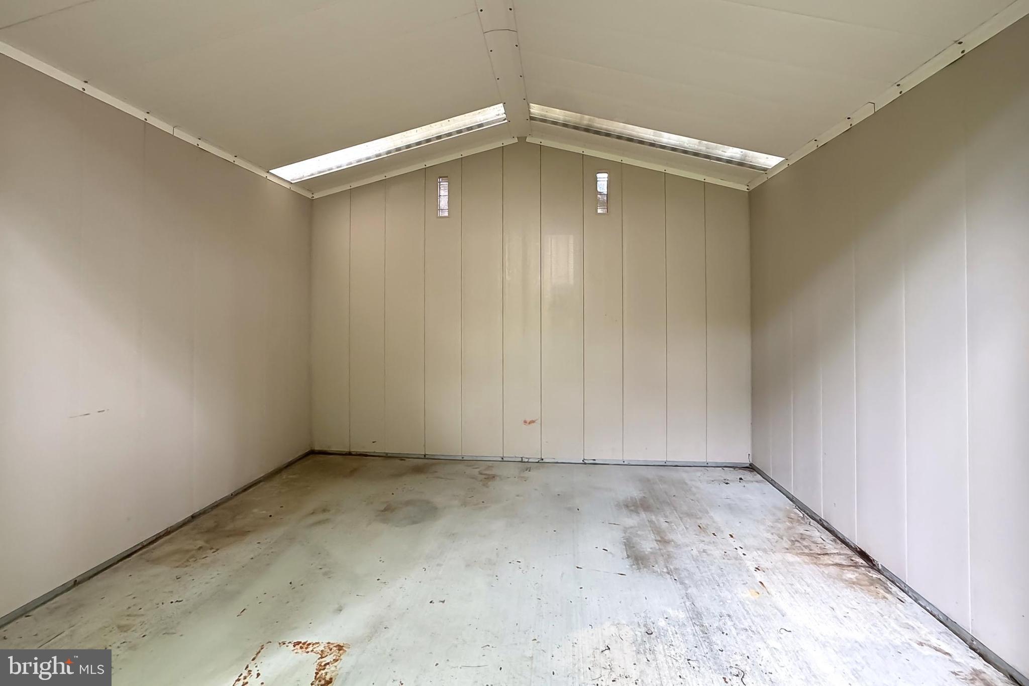 COUNTRY CLUB VIEW - Residential