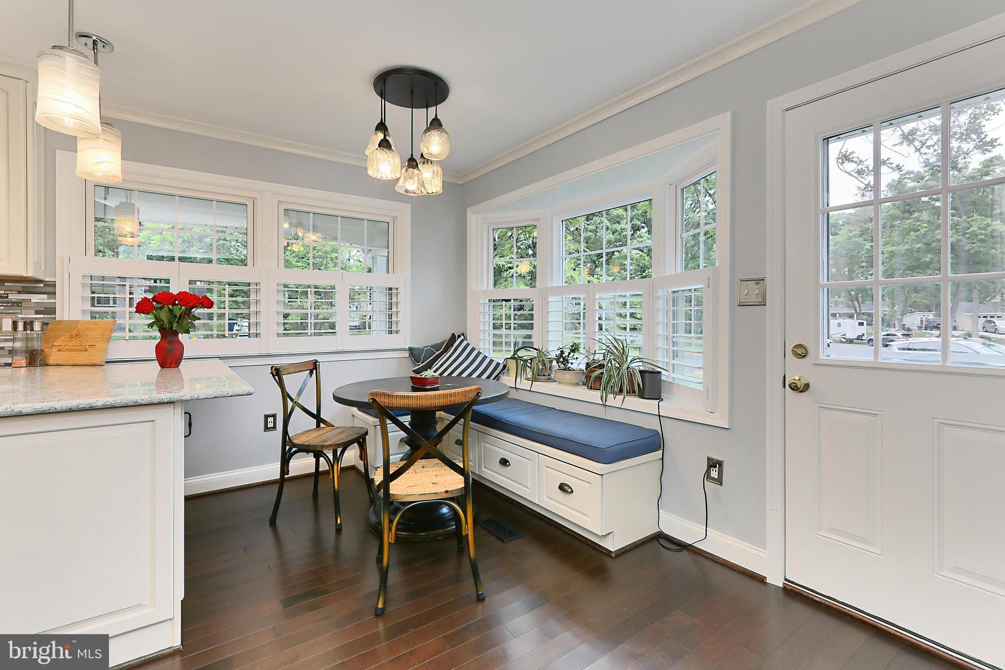 COUNTRY CLUB VIEW - Residential