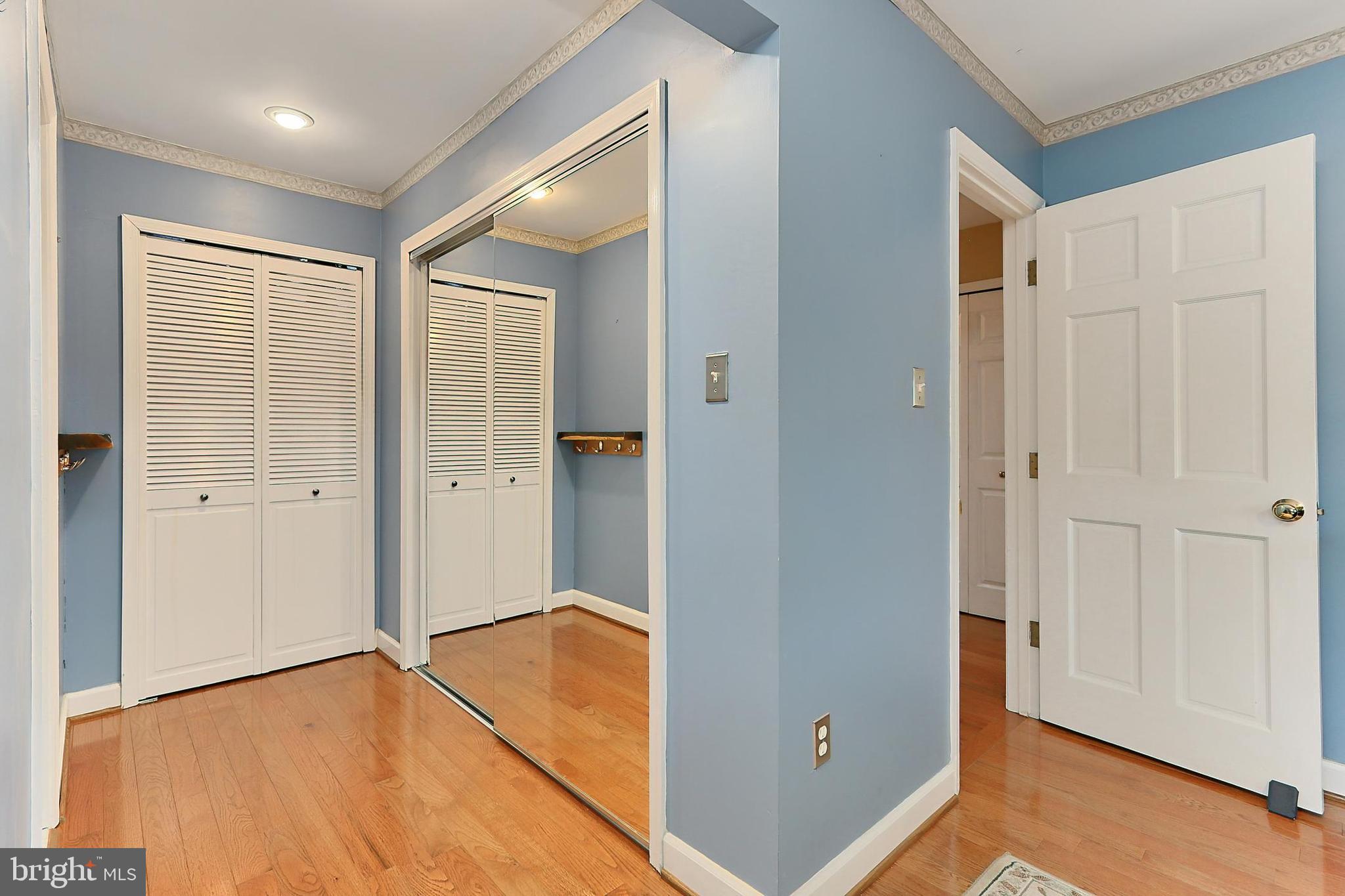 COUNTRY CLUB VIEW - Residential