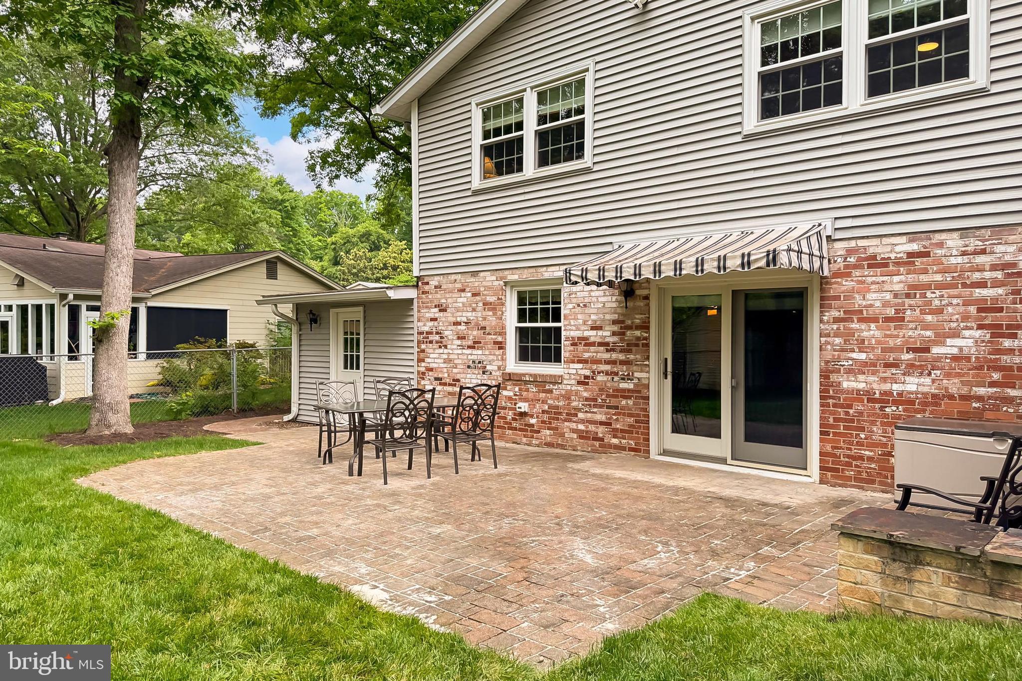 COUNTRY CLUB VIEW - Residential