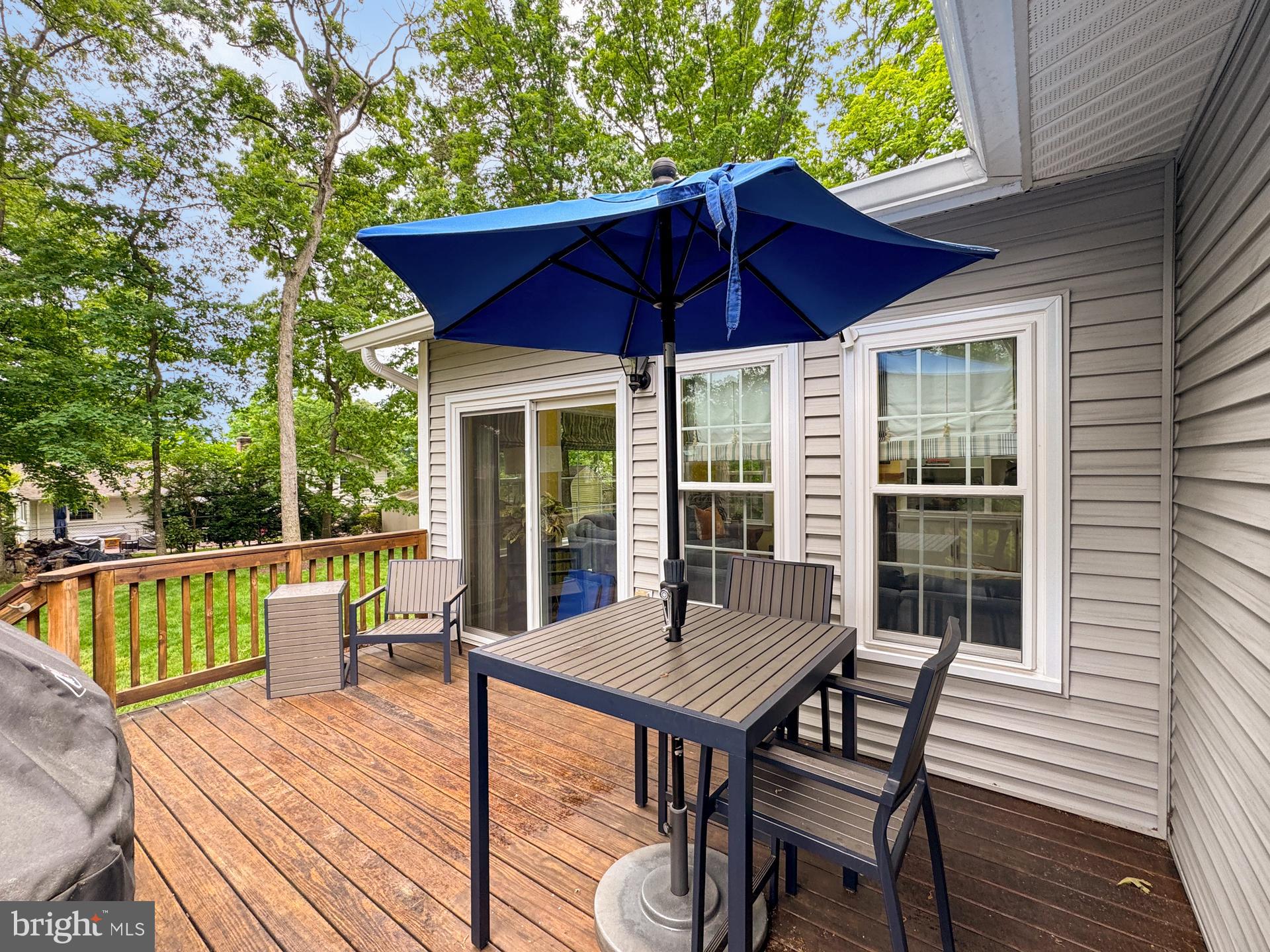 COUNTRY CLUB VIEW - Residential