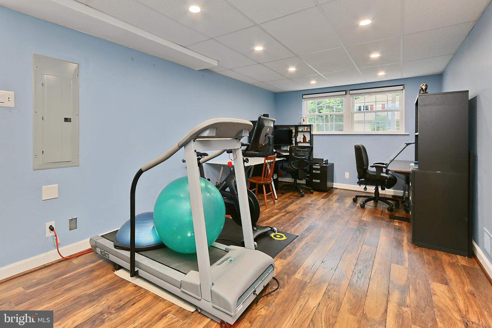 COUNTRY CLUB VIEW - Residential