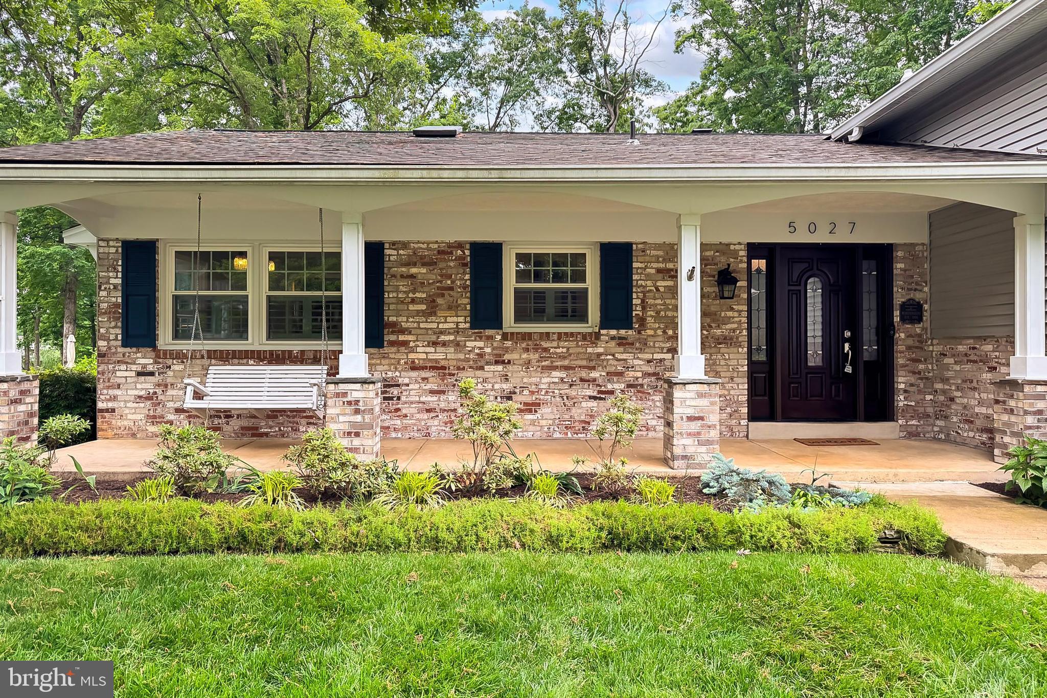 COUNTRY CLUB VIEW - Residential