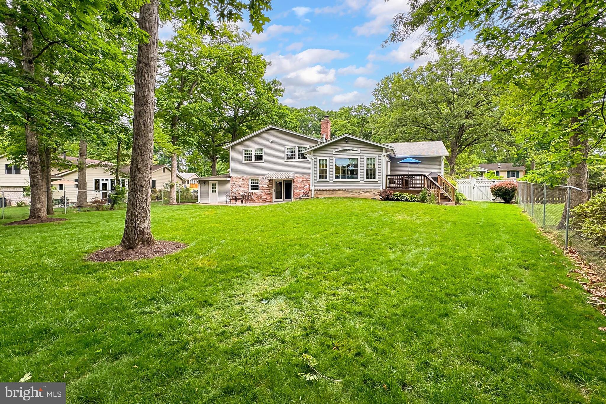 COUNTRY CLUB VIEW - Residential