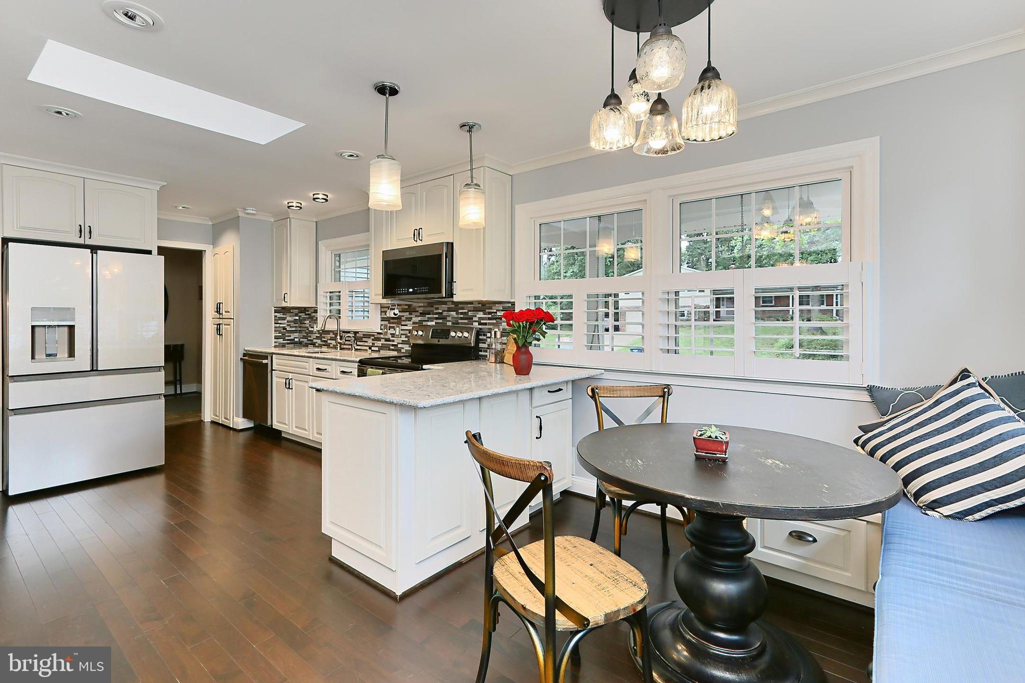 COUNTRY CLUB VIEW - Residential