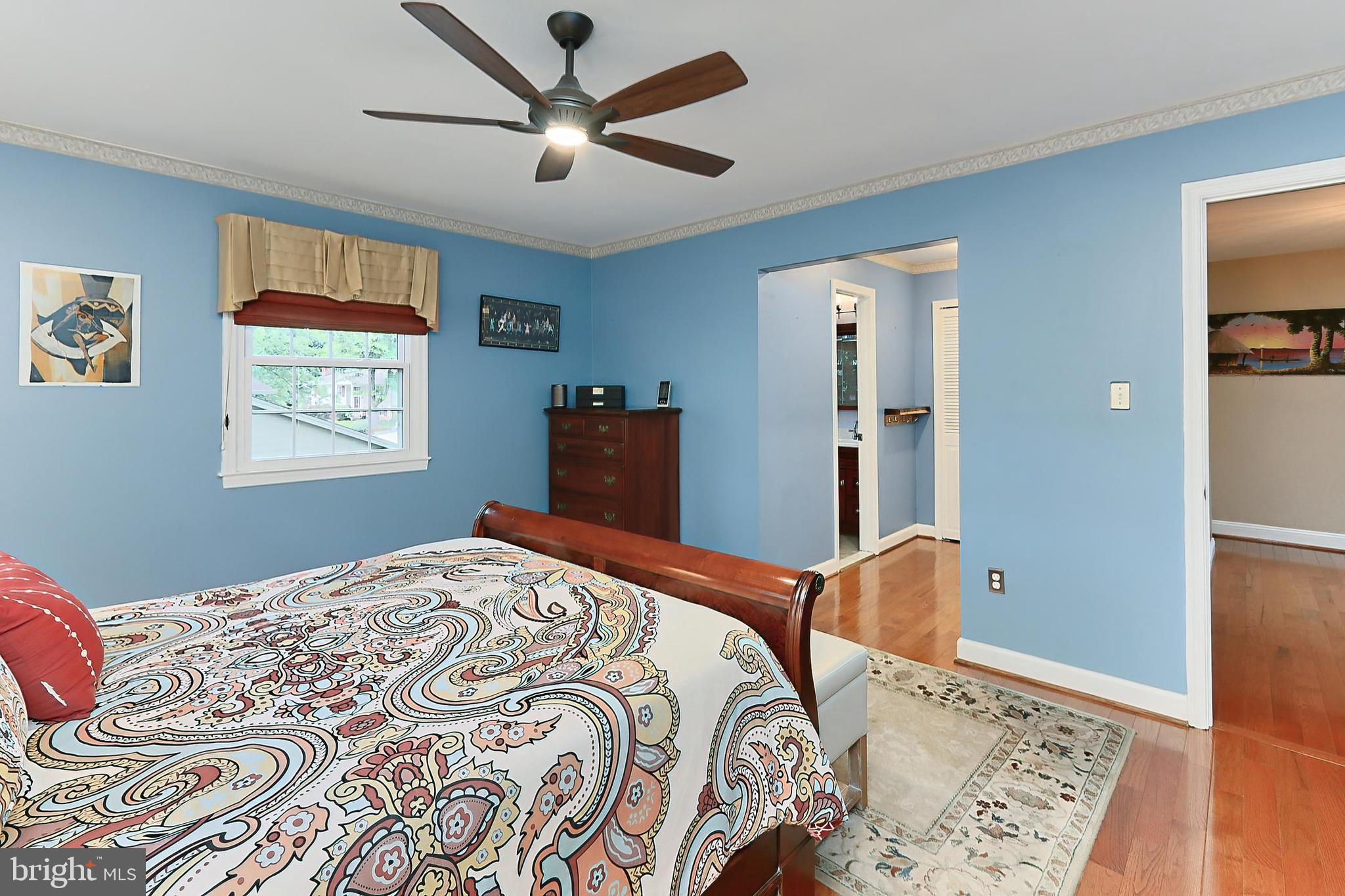 COUNTRY CLUB VIEW - Residential