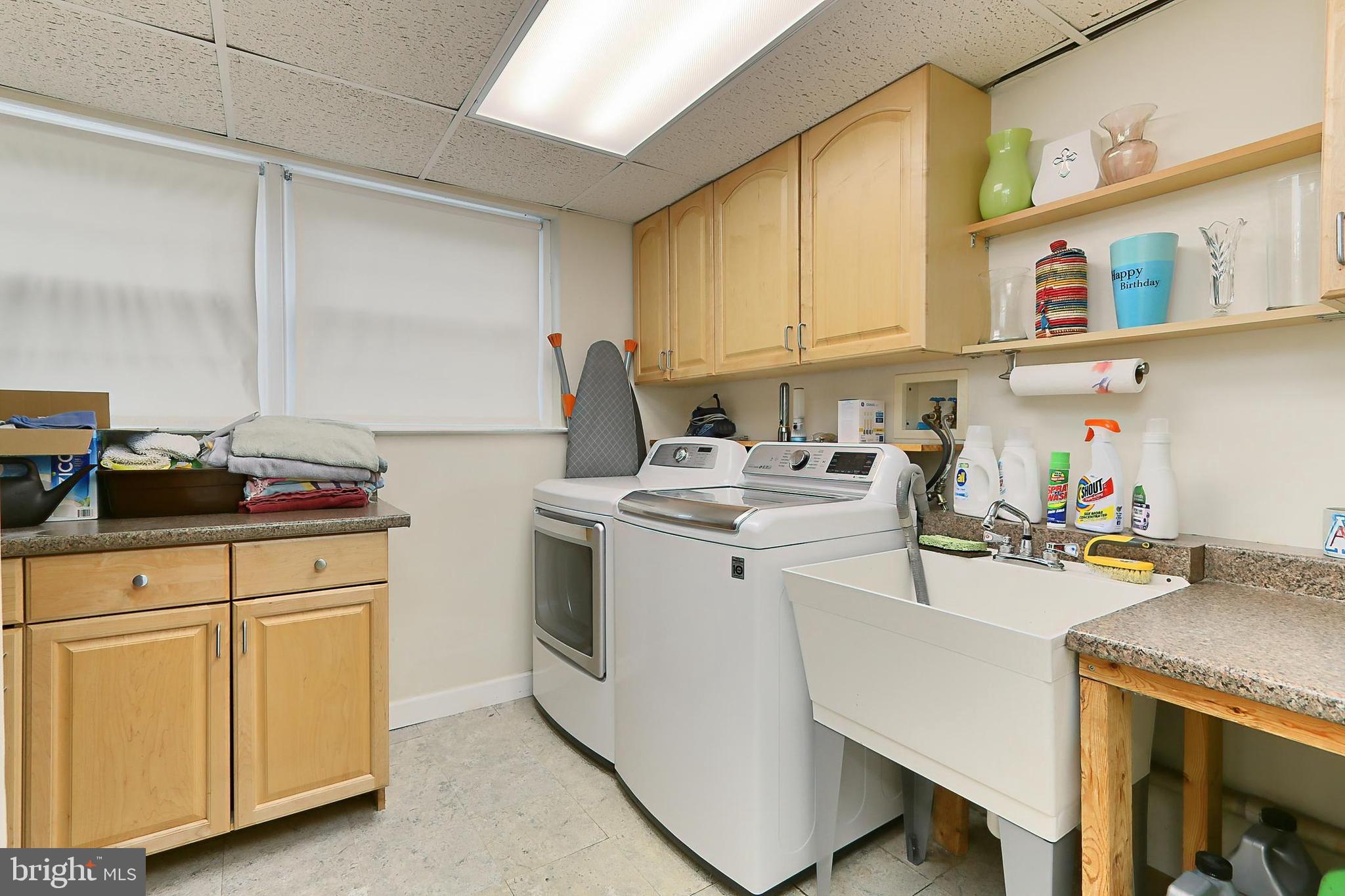 COUNTRY CLUB VIEW - Residential