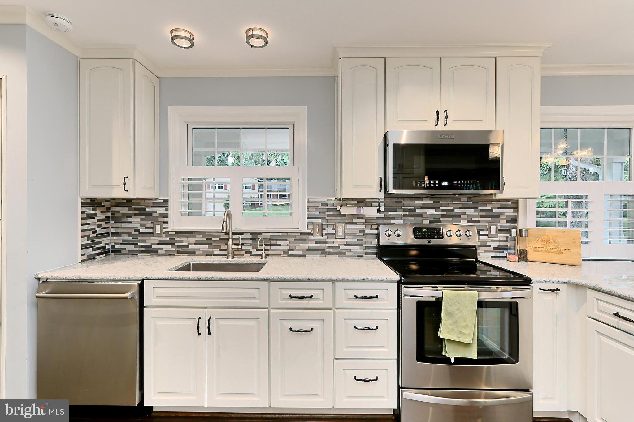 COUNTRY CLUB VIEW - Residential