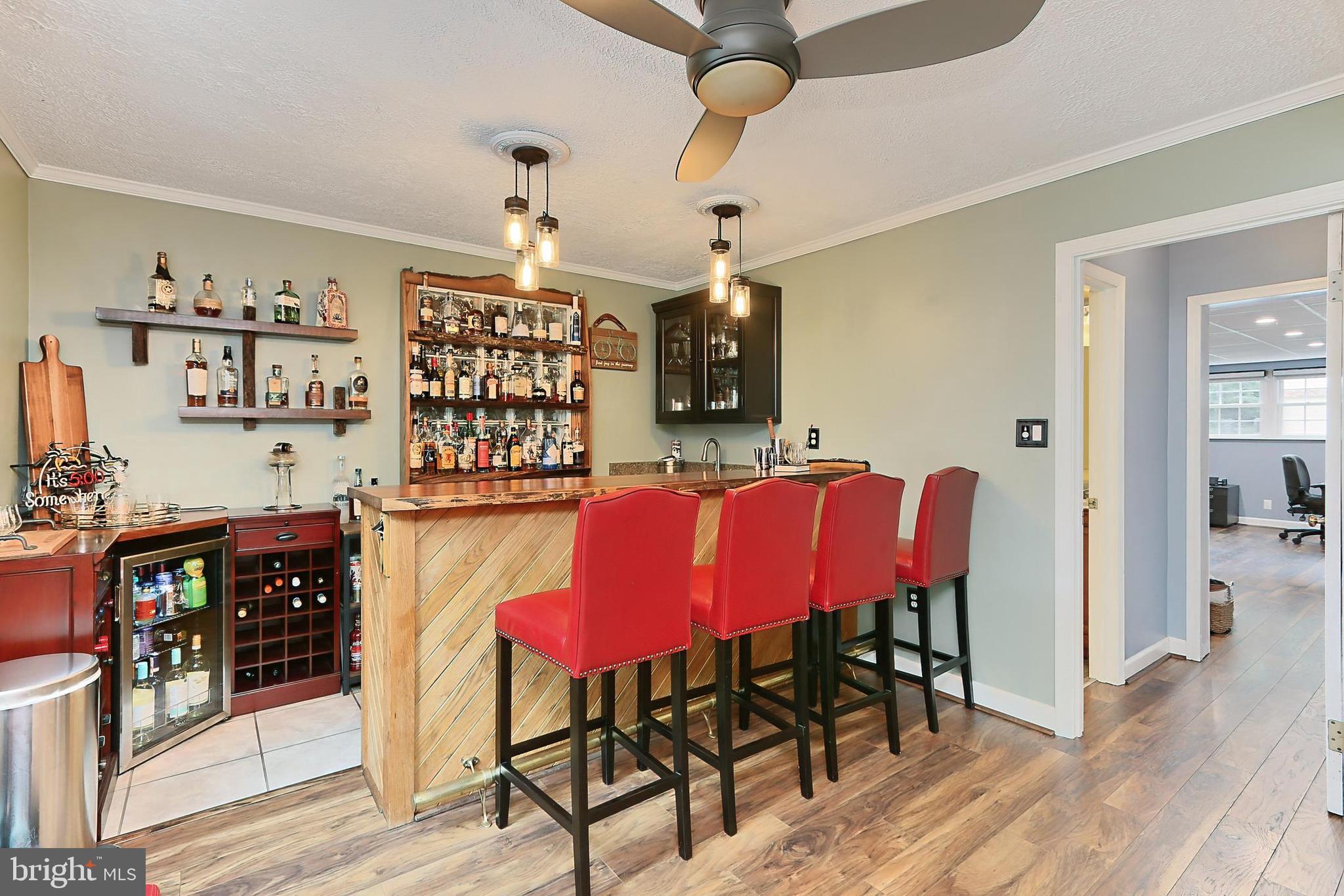 COUNTRY CLUB VIEW - Residential