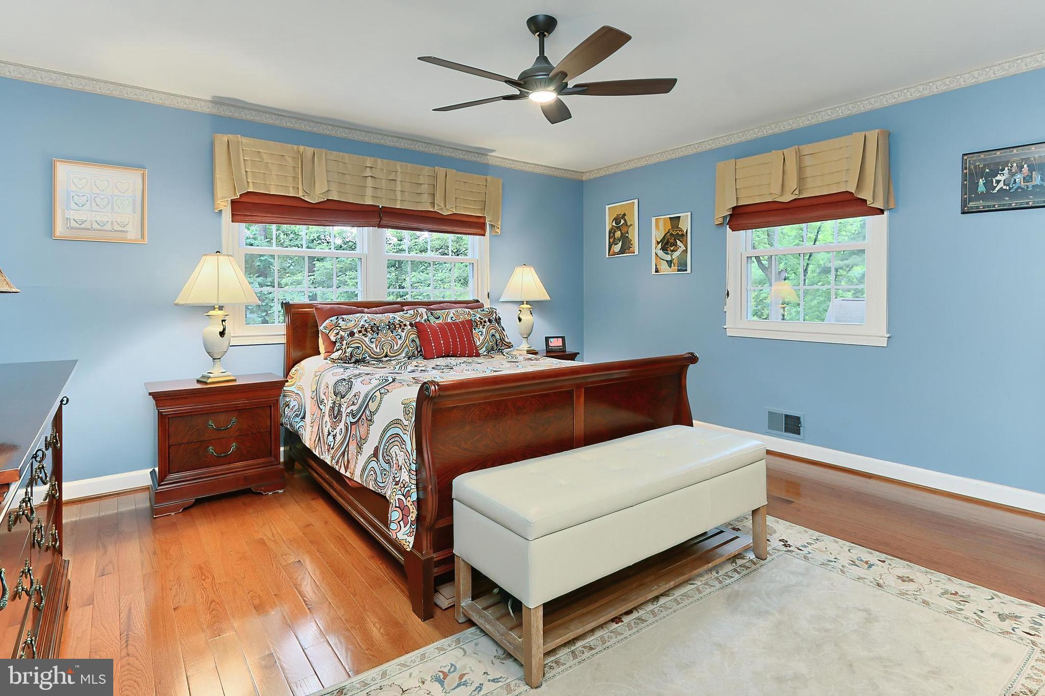 COUNTRY CLUB VIEW - Residential