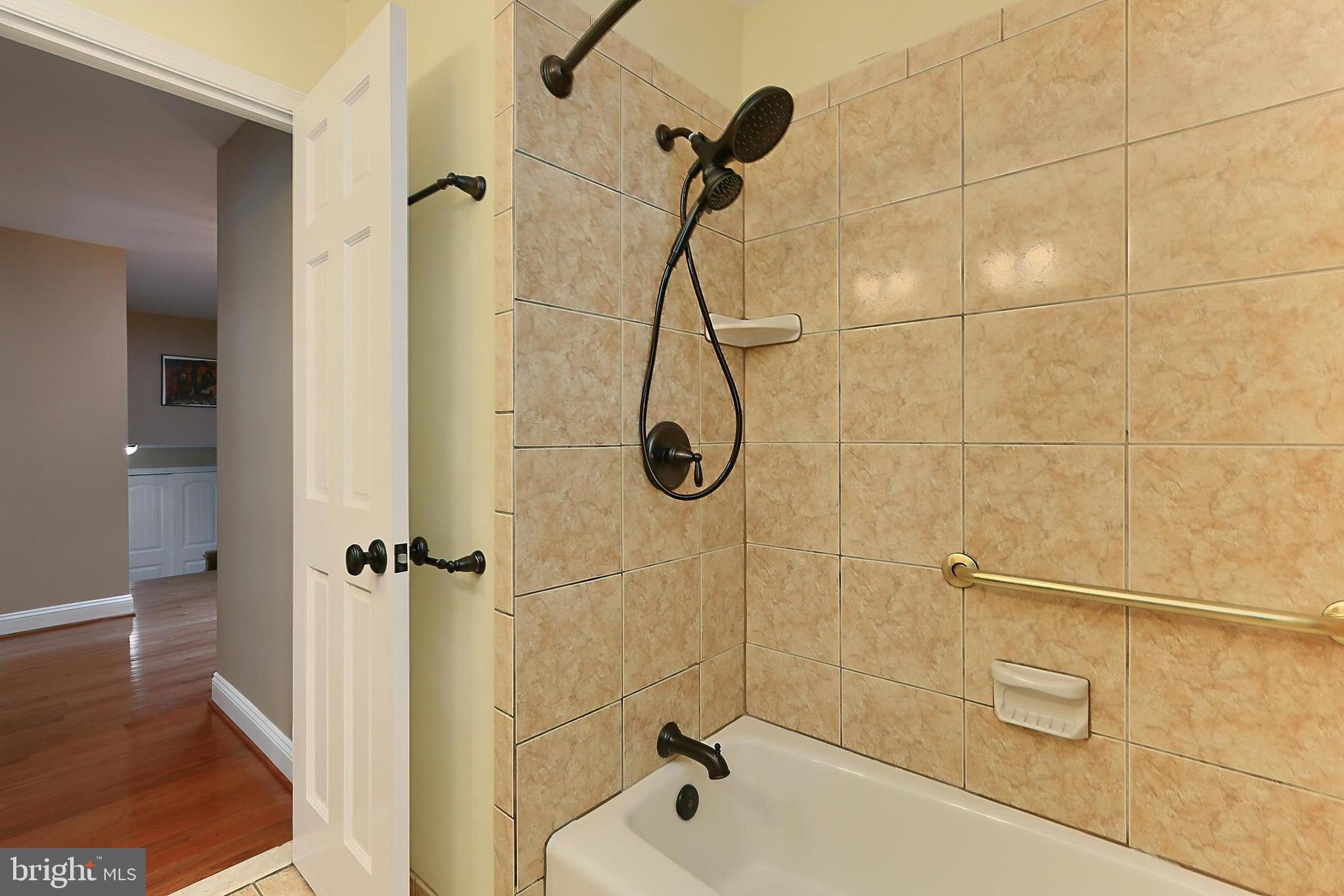 COUNTRY CLUB VIEW - Residential