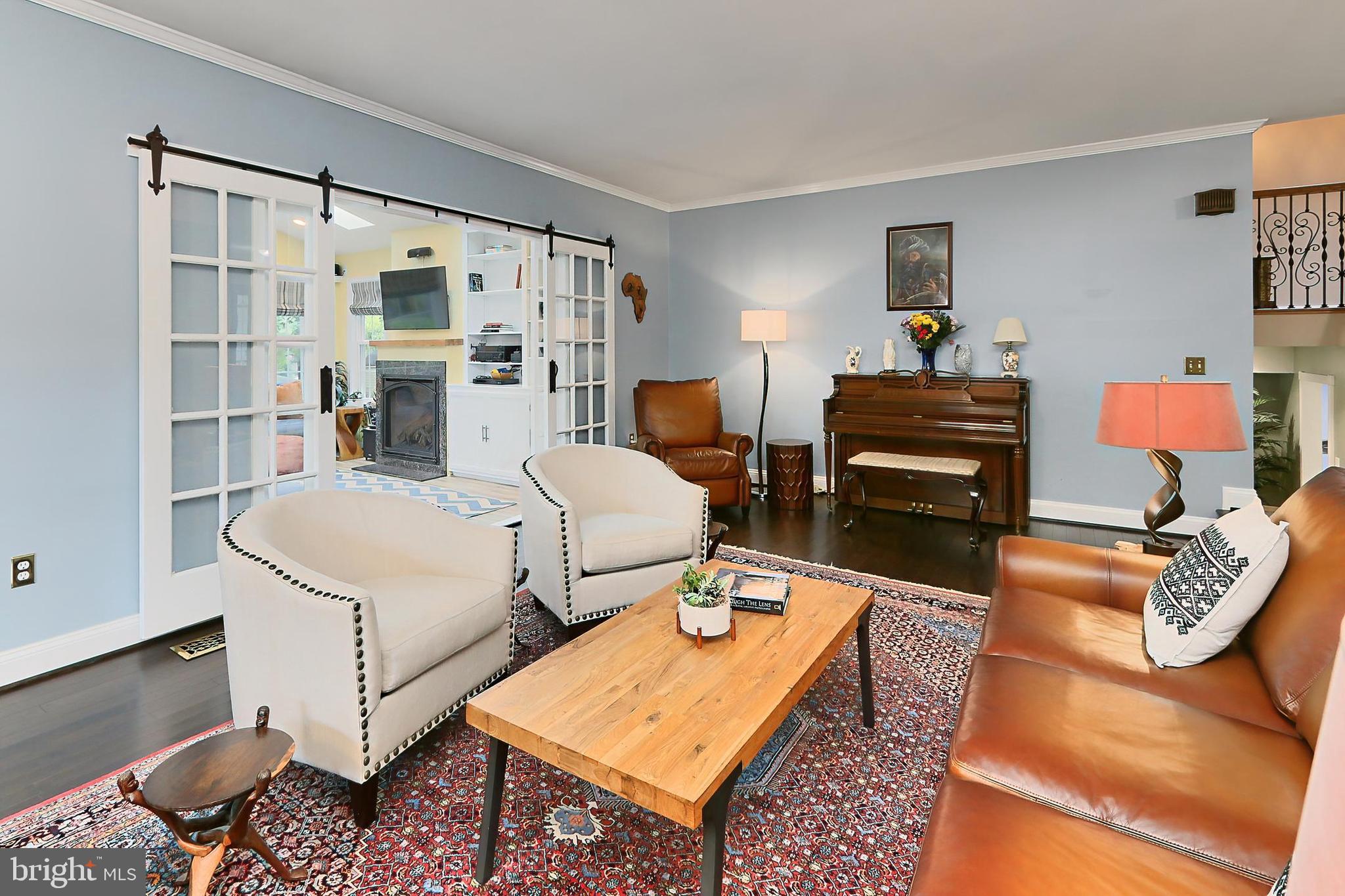 COUNTRY CLUB VIEW - Residential