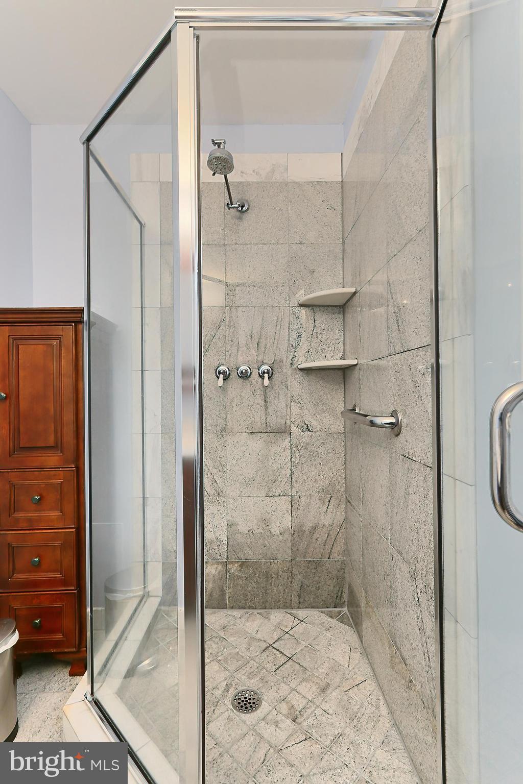 COUNTRY CLUB VIEW - Residential