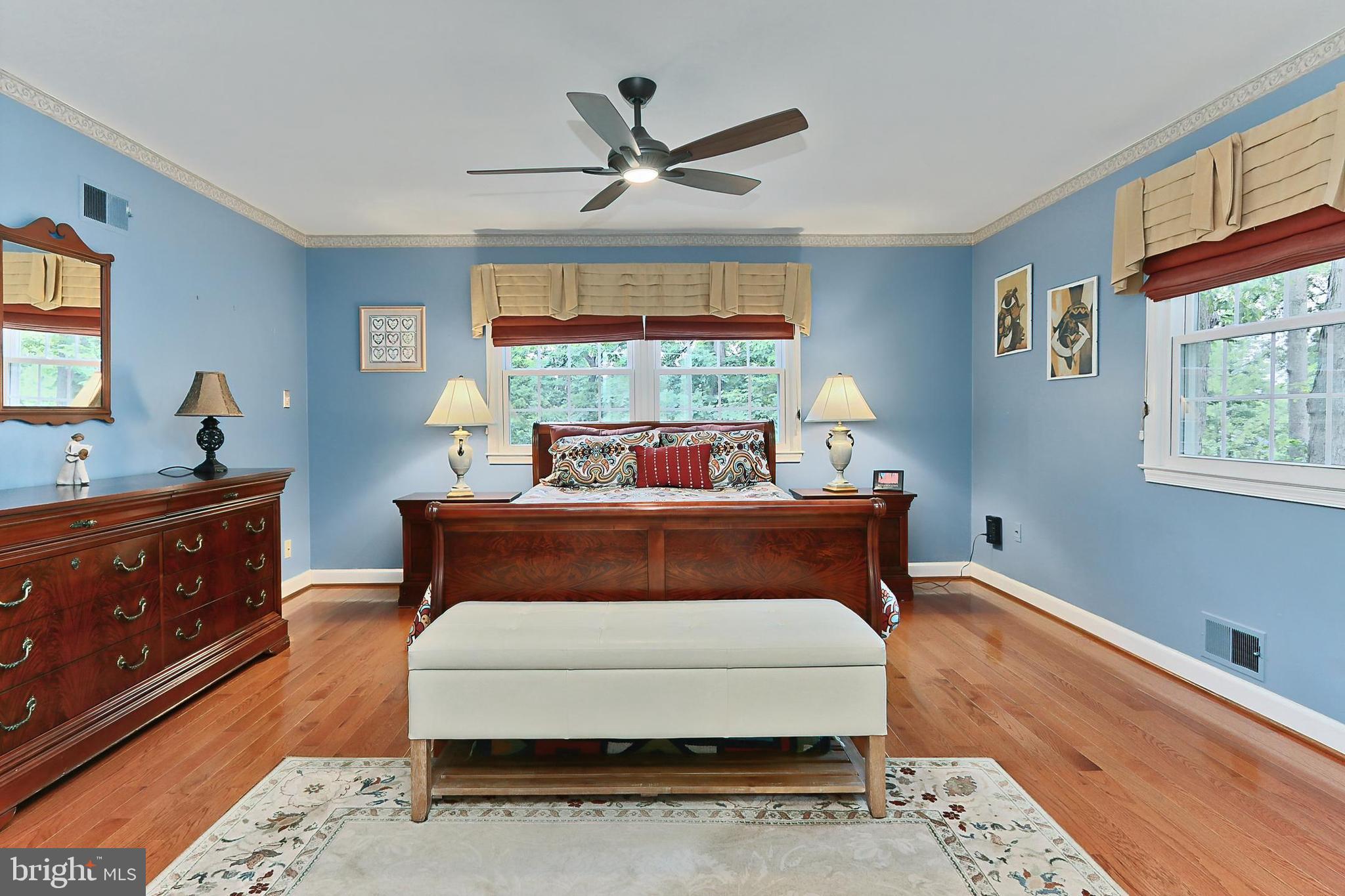 COUNTRY CLUB VIEW - Residential