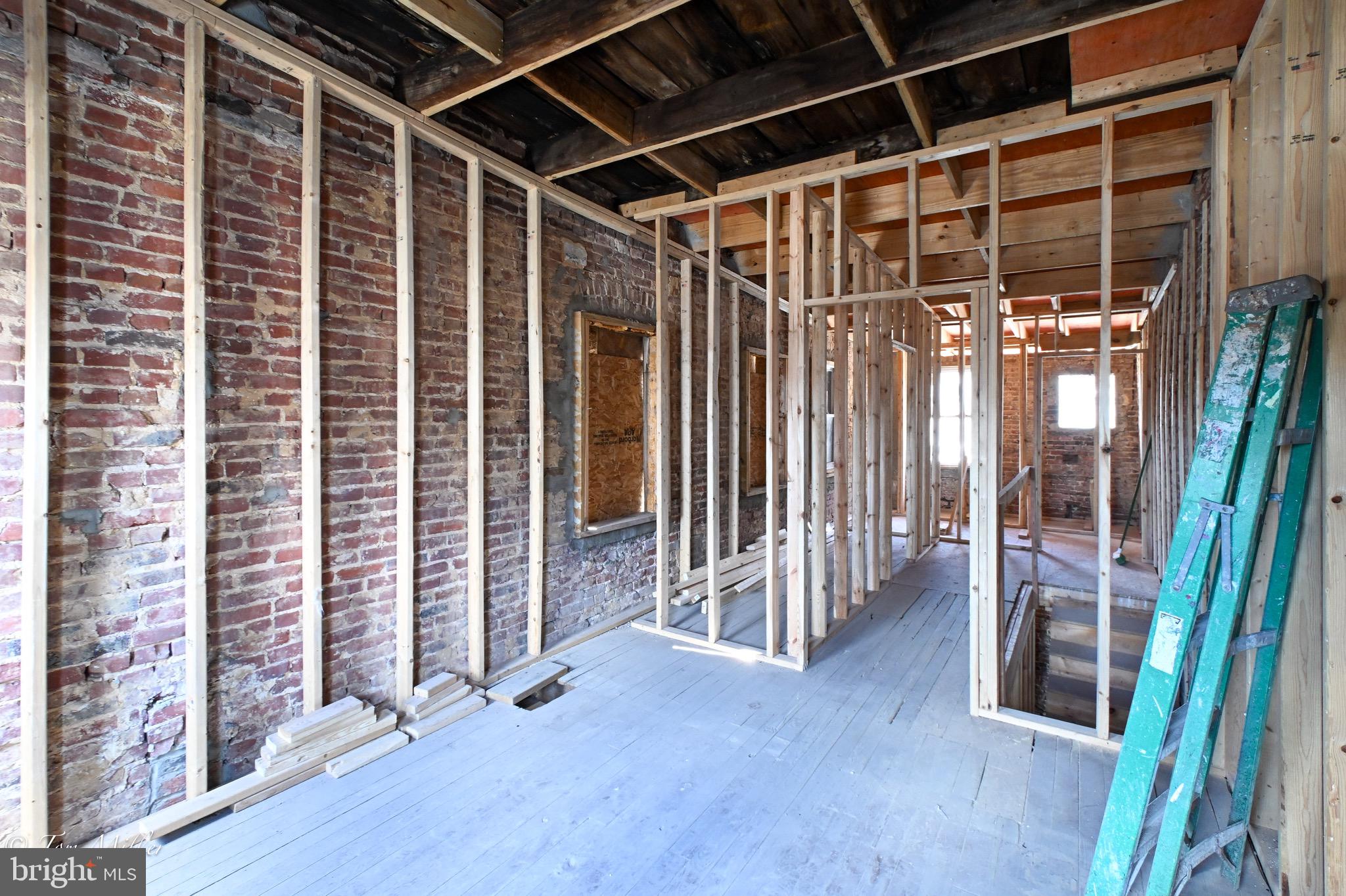 BROADWAY EAST - Residential