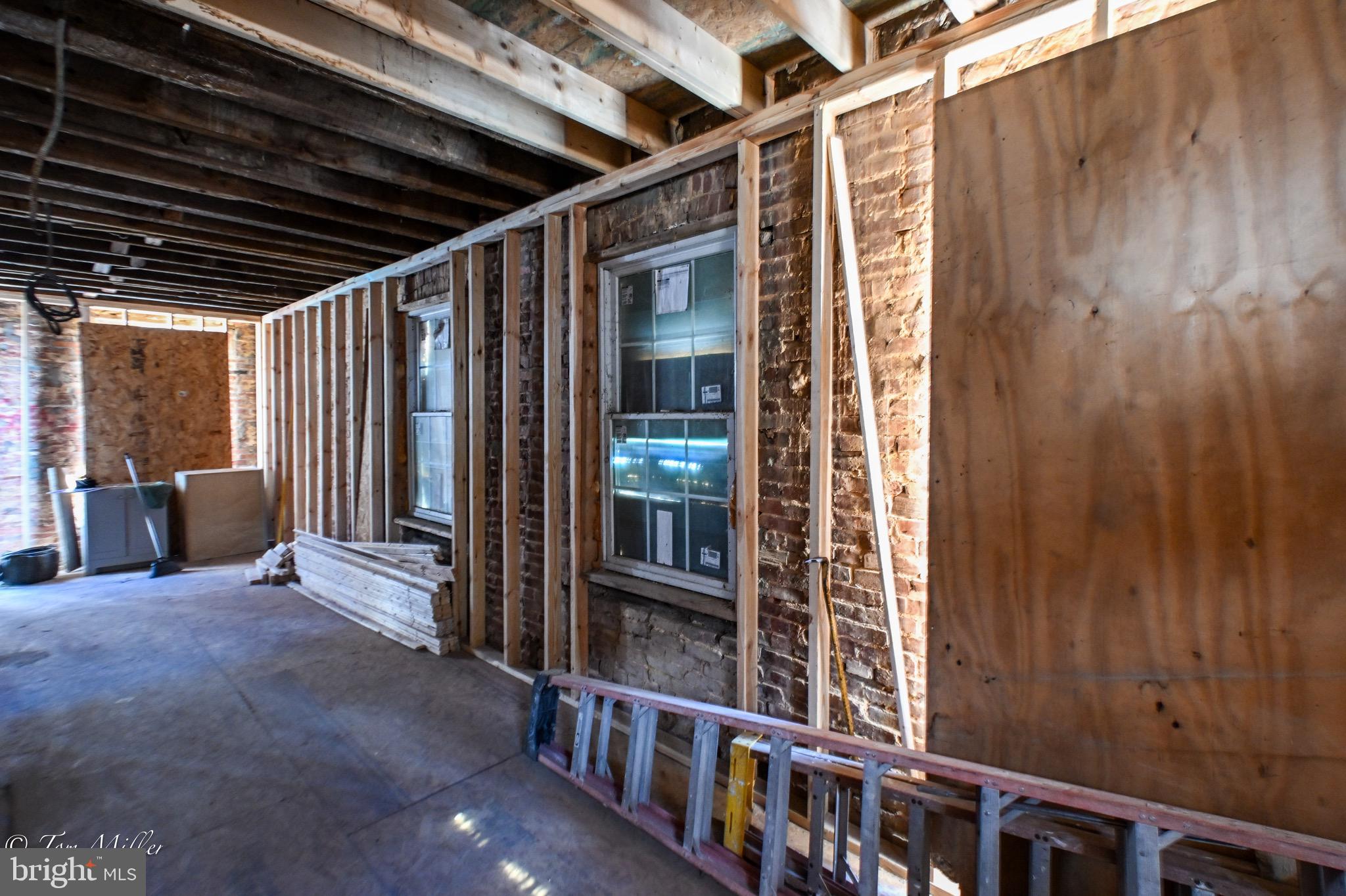 BROADWAY EAST - Residential