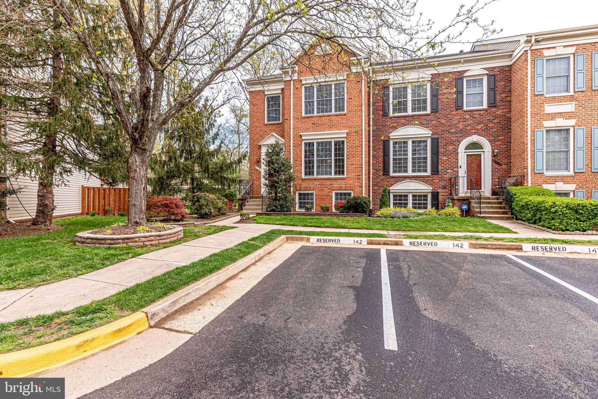 LIFESTYLE AT SULLY STATION - Residential